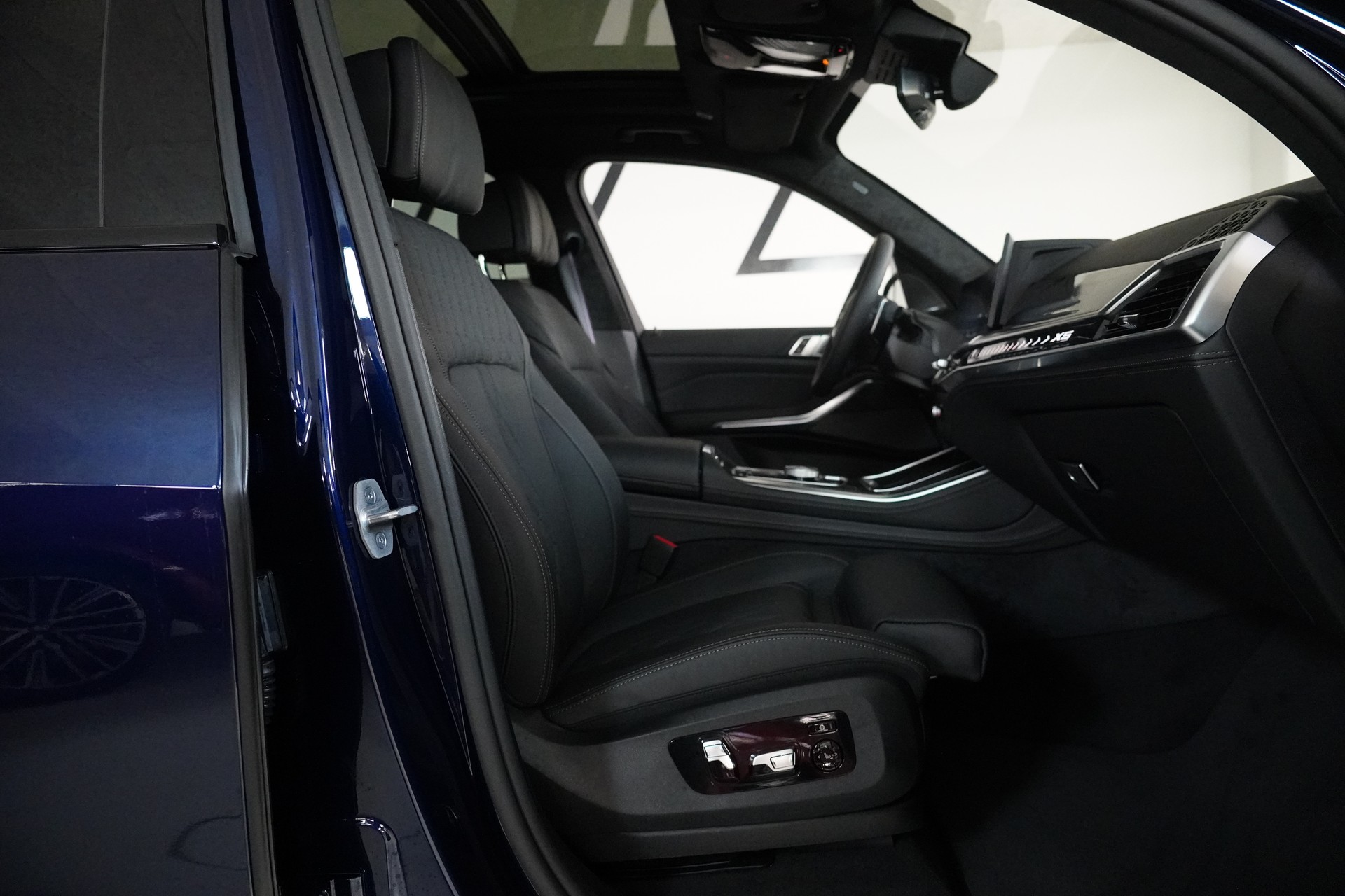 BMW X5 xDrive 48V 40d M Sport Pro Steptronic-image-13