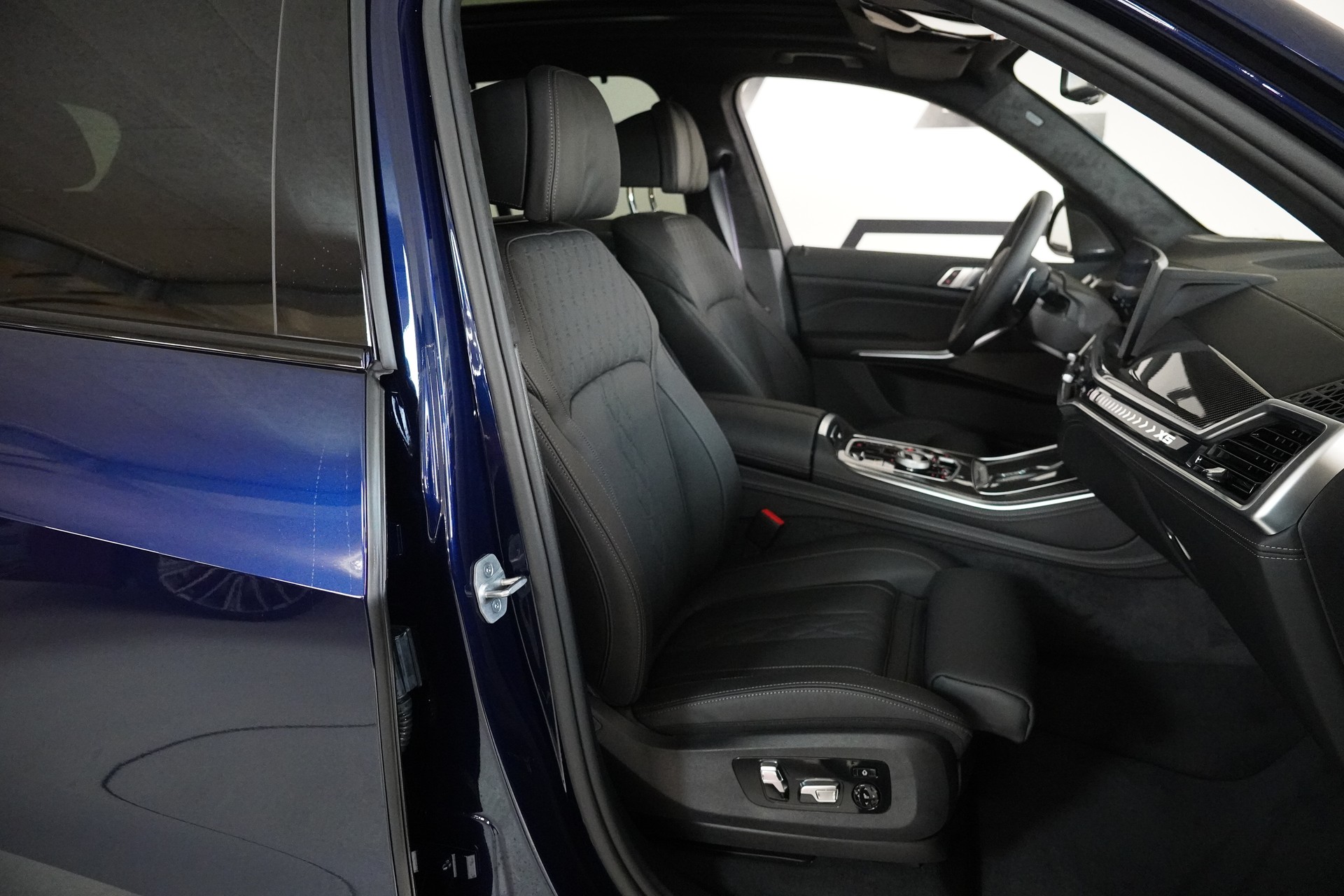 BMW X5 xDrive 48V 40d M Sport Pro Steptronic-image-14