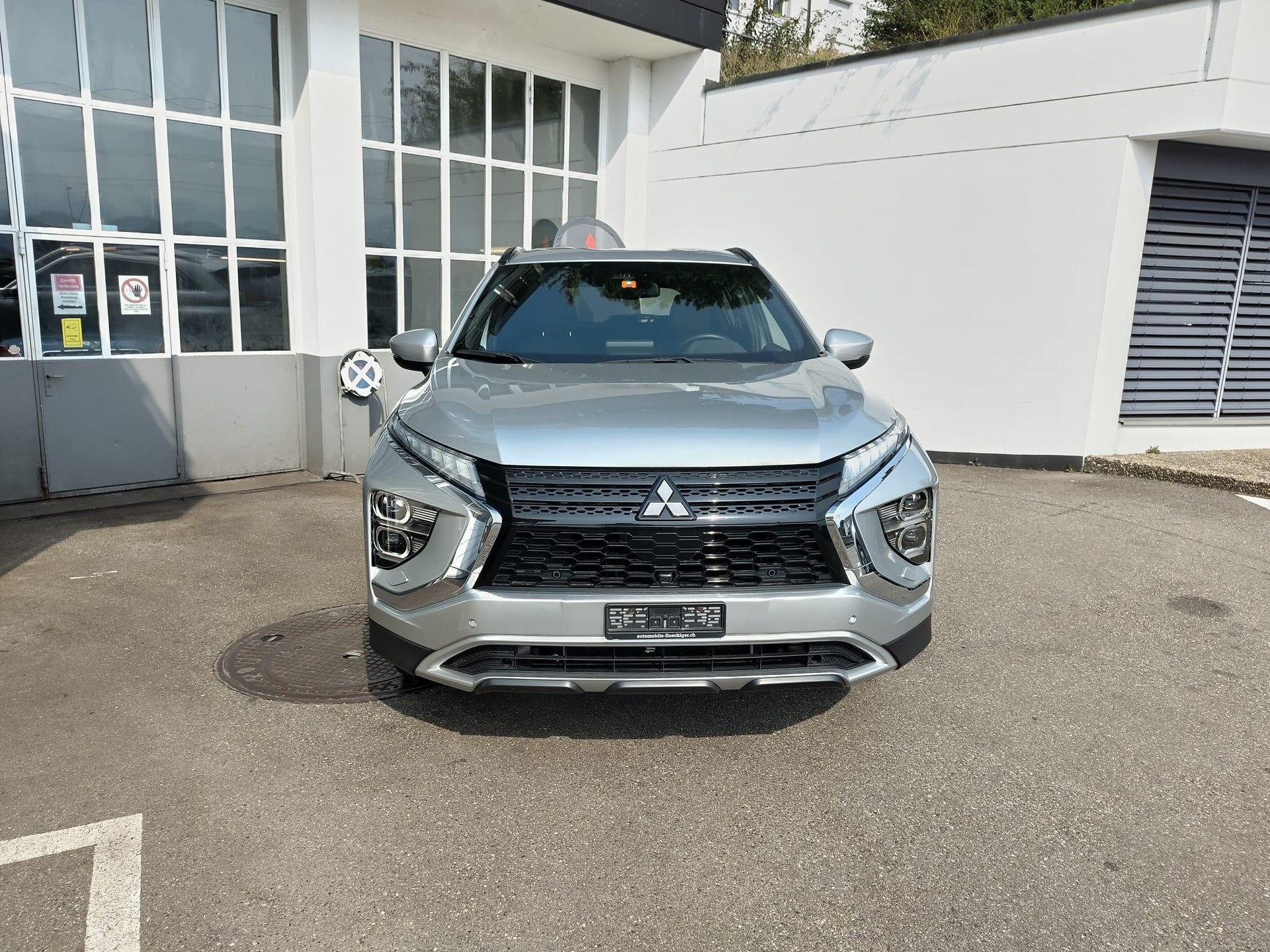 MITSUBISHI Eclipse Cross 2.4 PHEV Style Business 4x4-image-1