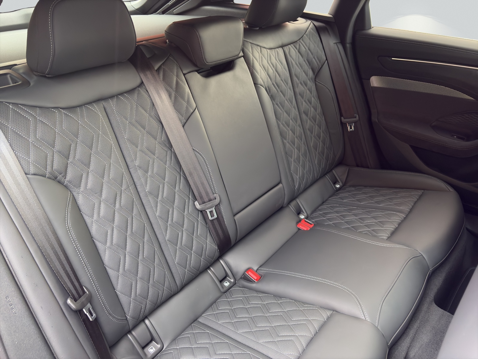 AUDI A6 Avant e-hybrid quattro 220 kW S tronic-image-8