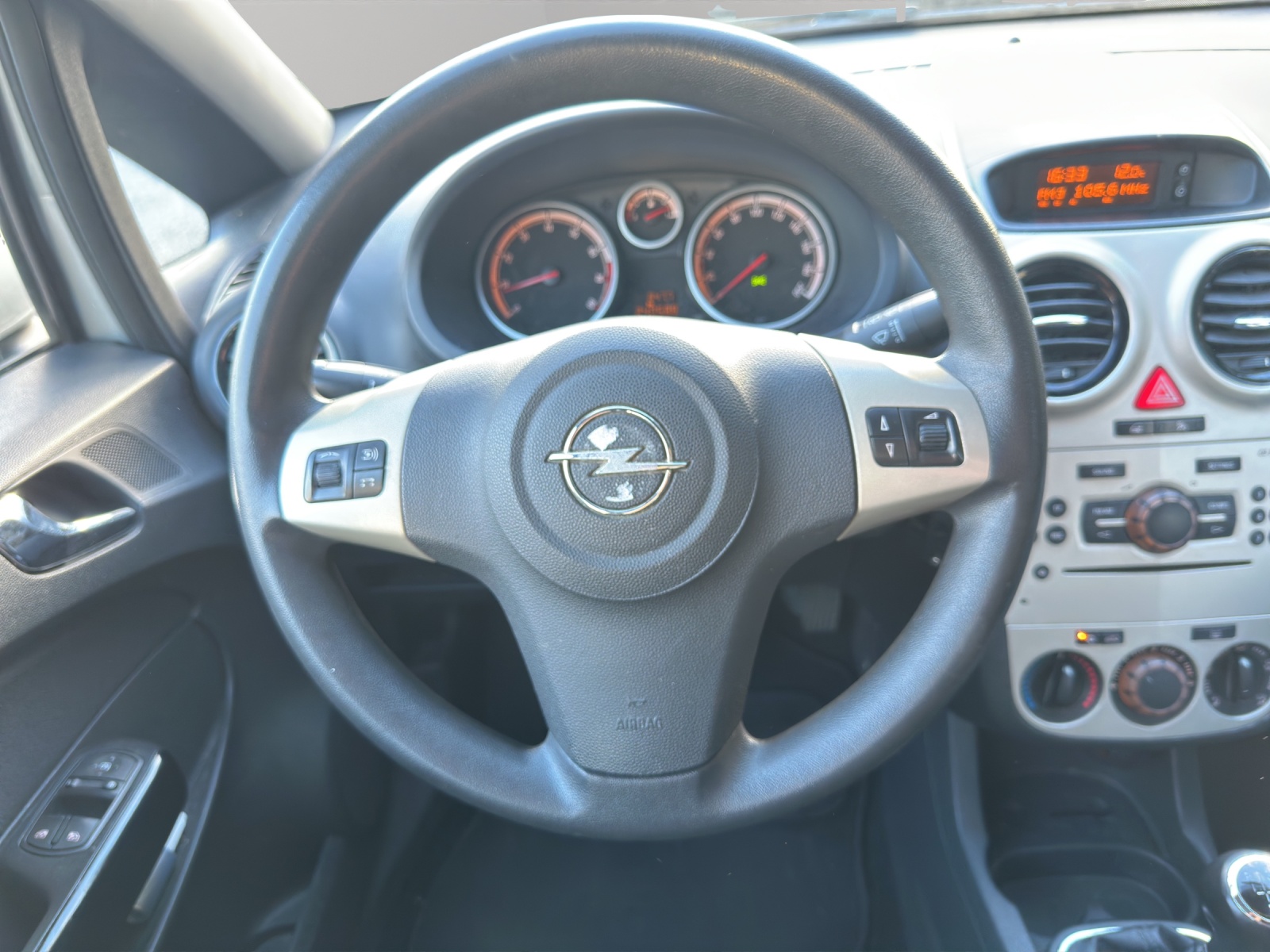 OPEL Corsa 1.4 TP Enjoy-image-15