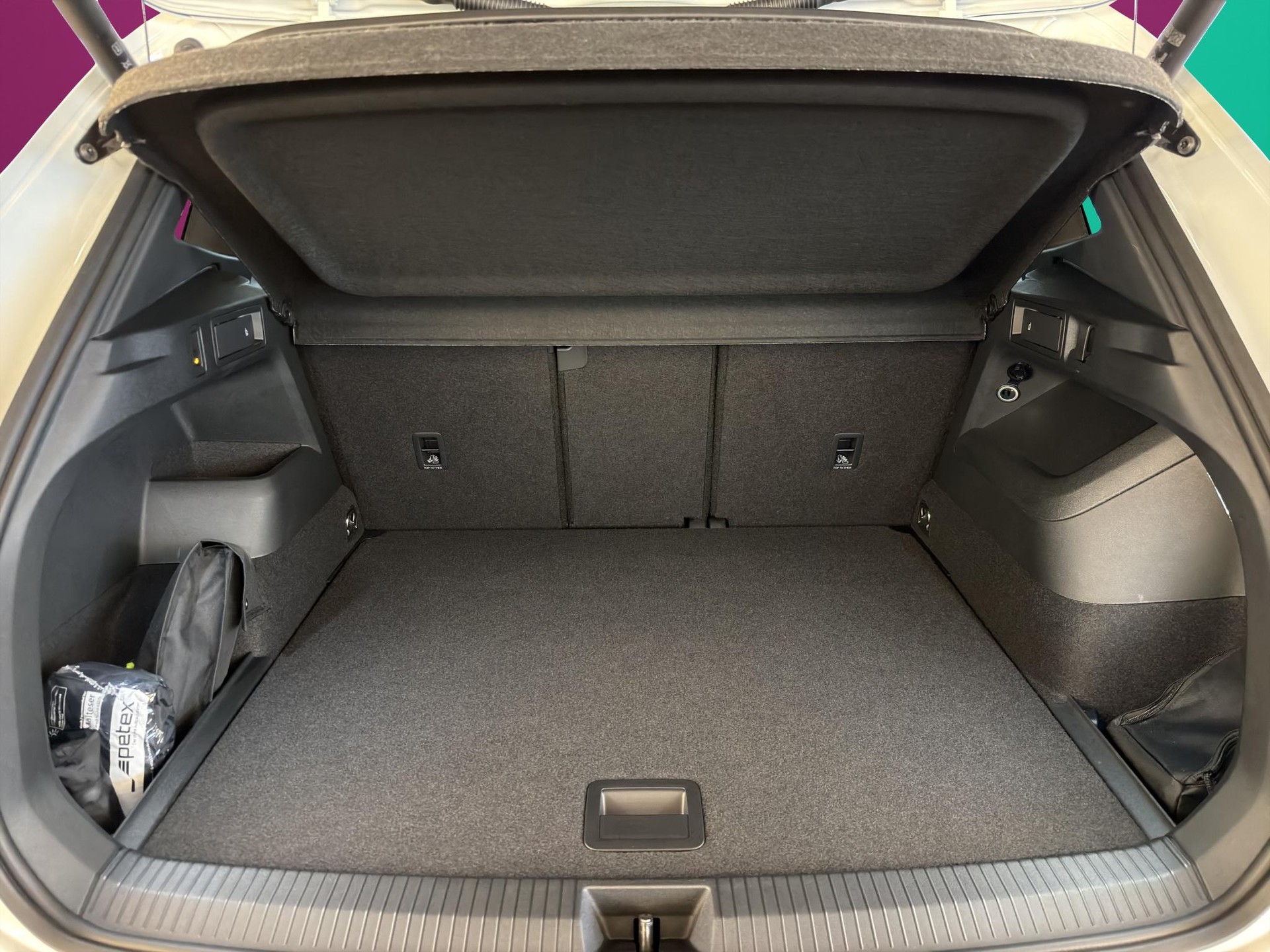 VW Tiguan 2.0 TDI SCR R-Line DSG 4motion CH-Fahrzeug-image-9
