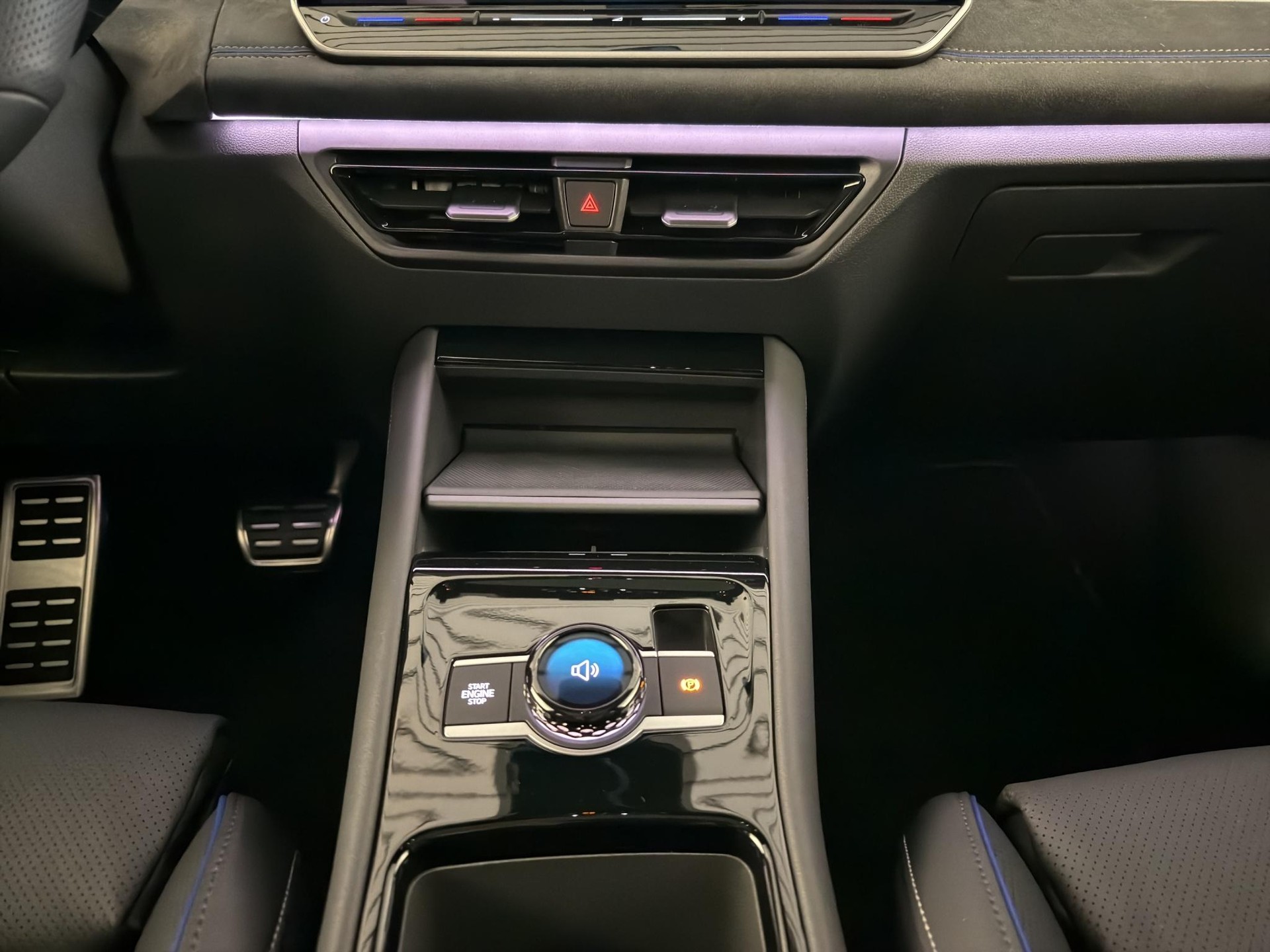 VW Tiguan 2.0 TDI SCR R-Line DSG 4motion CH-Fahrzeug-image-15