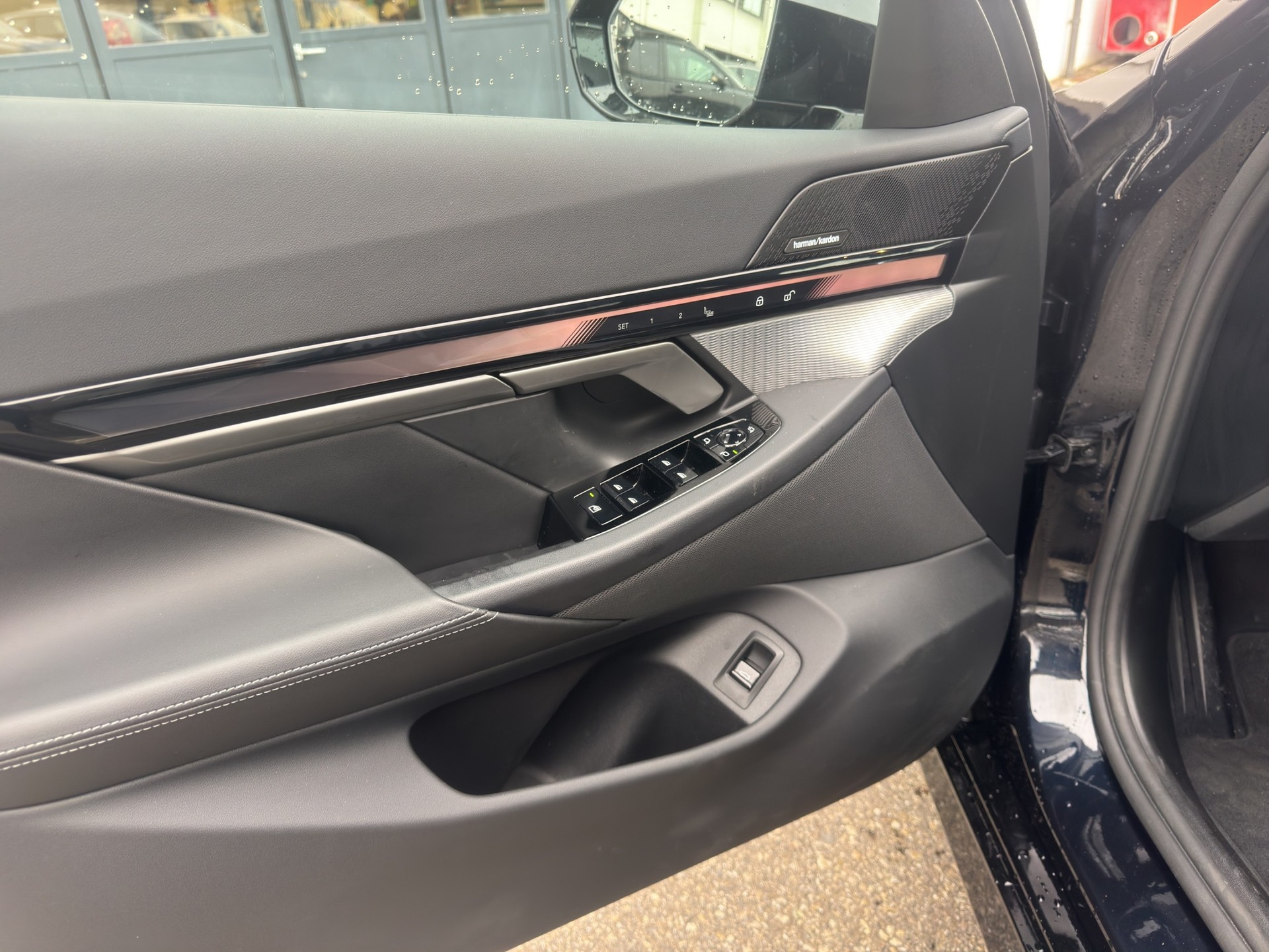 BMW 520d xDrive 48V Touring M Sport Steptronic-image-15