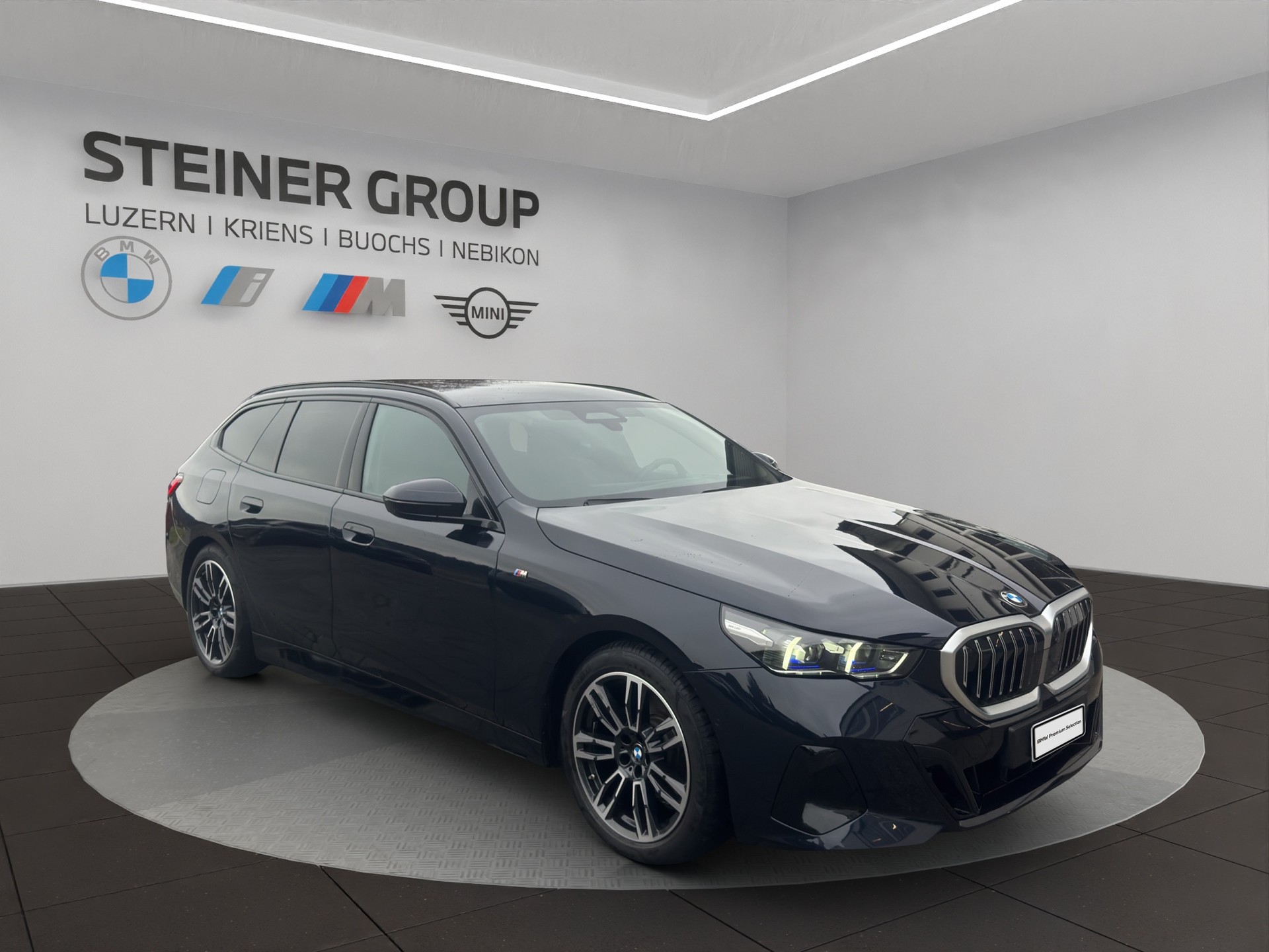 BMW 520d xDrive 48V Touring M Sport Steptronic-image-2