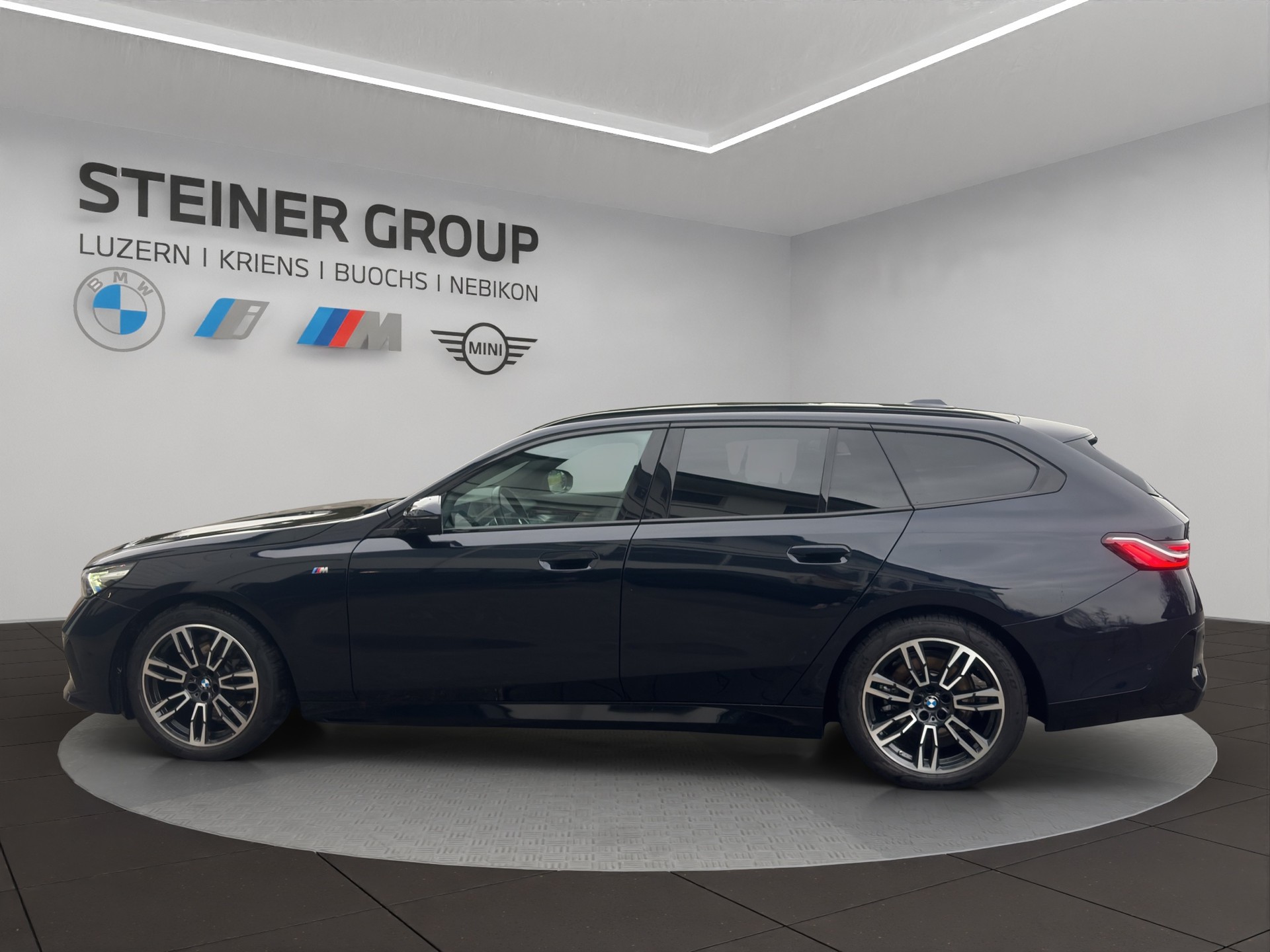 BMW 520d xDrive 48V Touring M Sport Steptronic-image-7