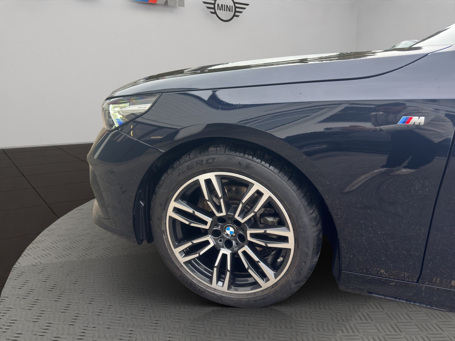 BMW 520d xDrive 48V Touring M Sport Steptronic-image-8
