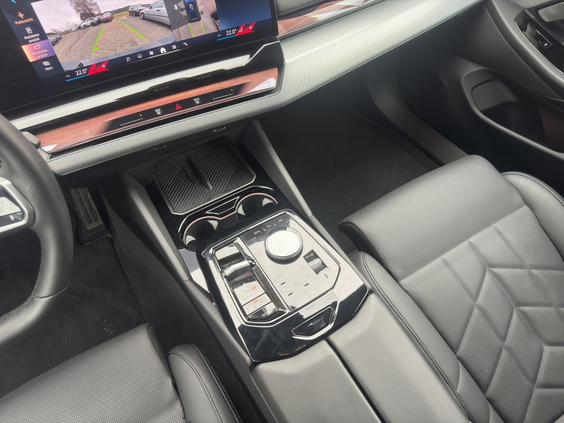BMW 520d xDrive 48V Touring M Sport Steptronic-image-12