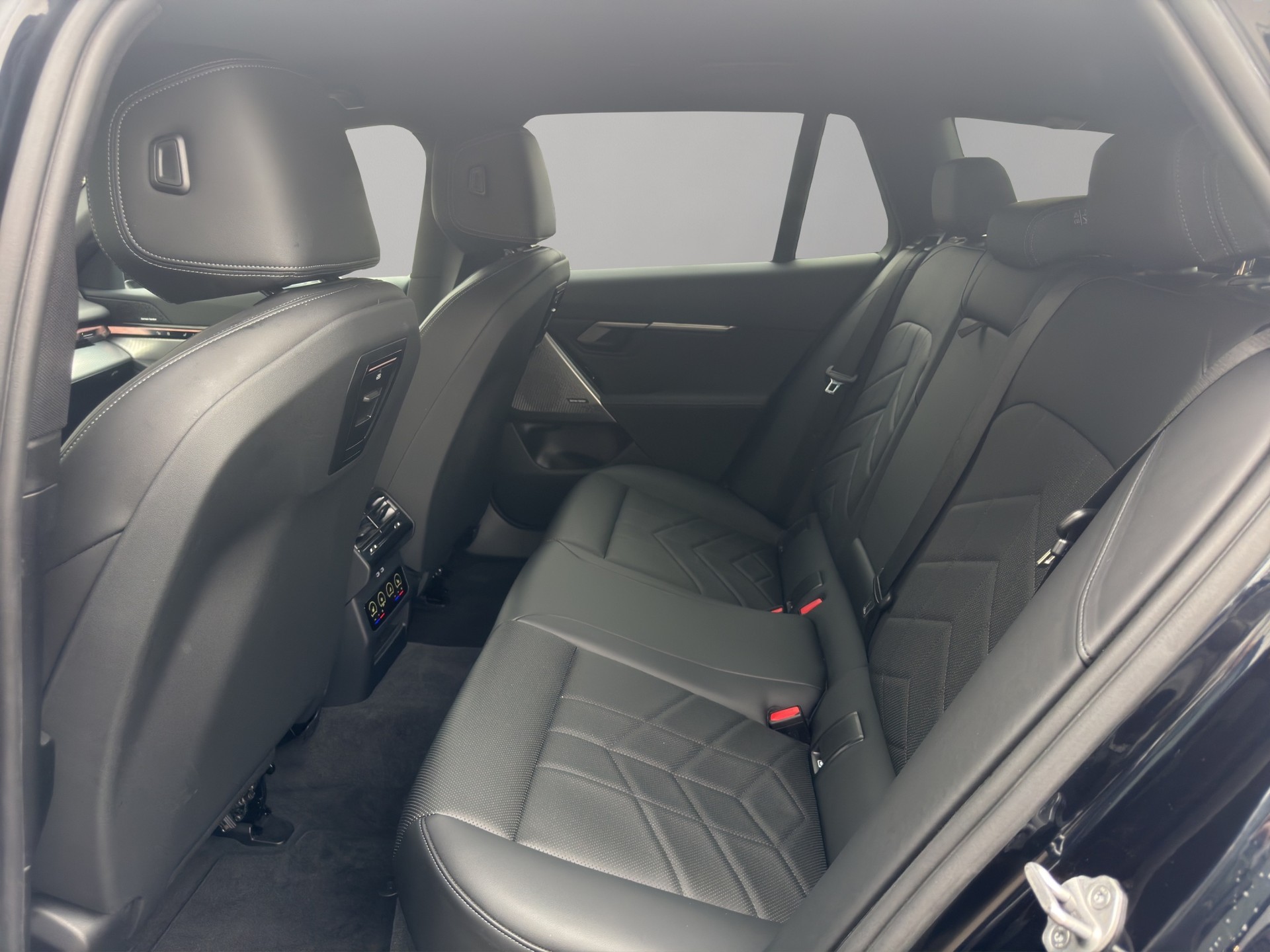 BMW 520d xDrive 48V Touring M Sport Steptronic-image-16