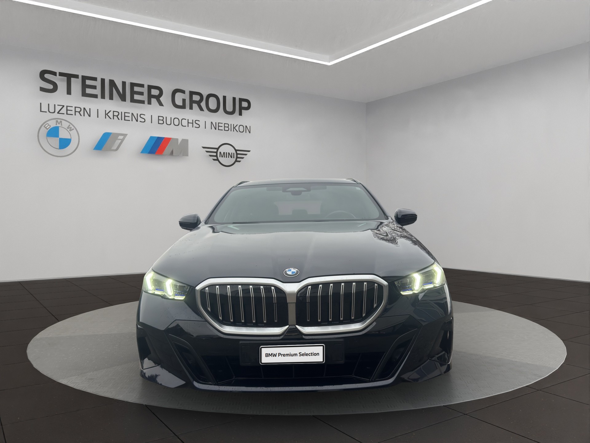 BMW 520d xDrive 48V Touring M Sport Steptronic-image-1