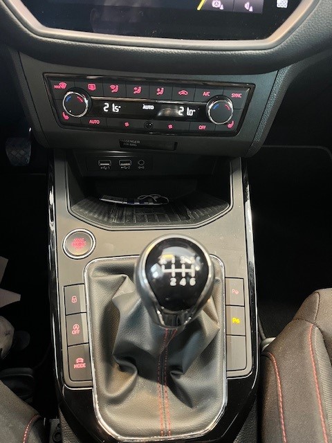 SEAT Arona 1.5 TSI Evo FR-image-12