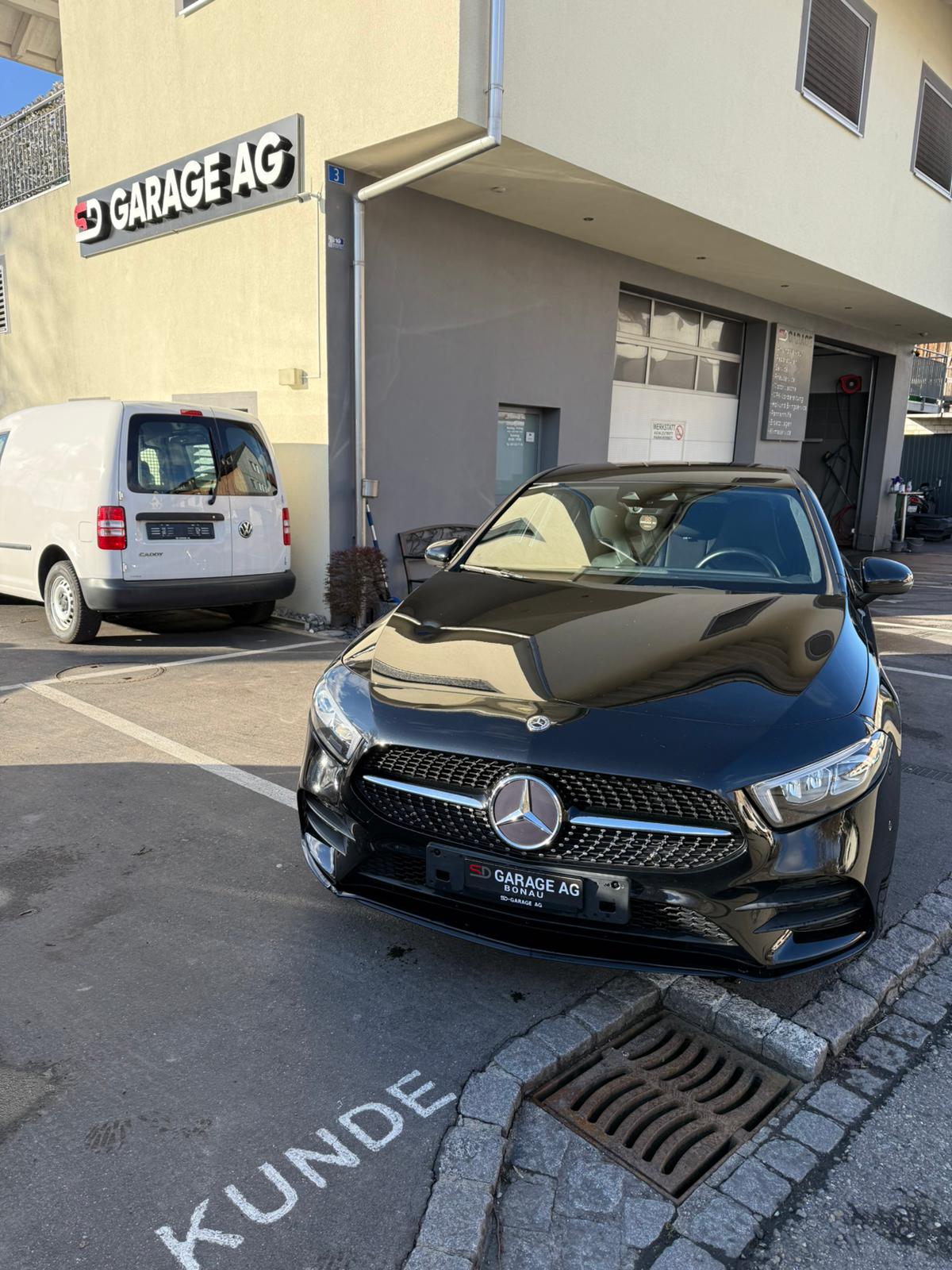 MERCEDES-BENZ A 200 d 4Matic AMG Line-image-4