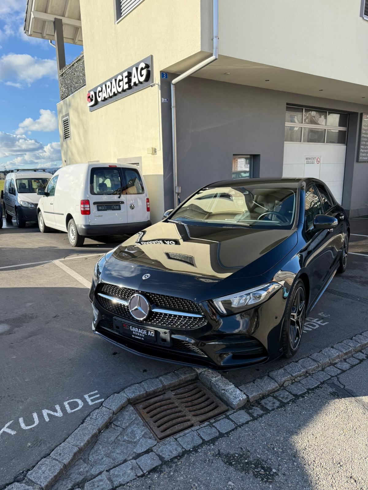 MERCEDES-BENZ A 200 d 4Matic AMG Line-image-3