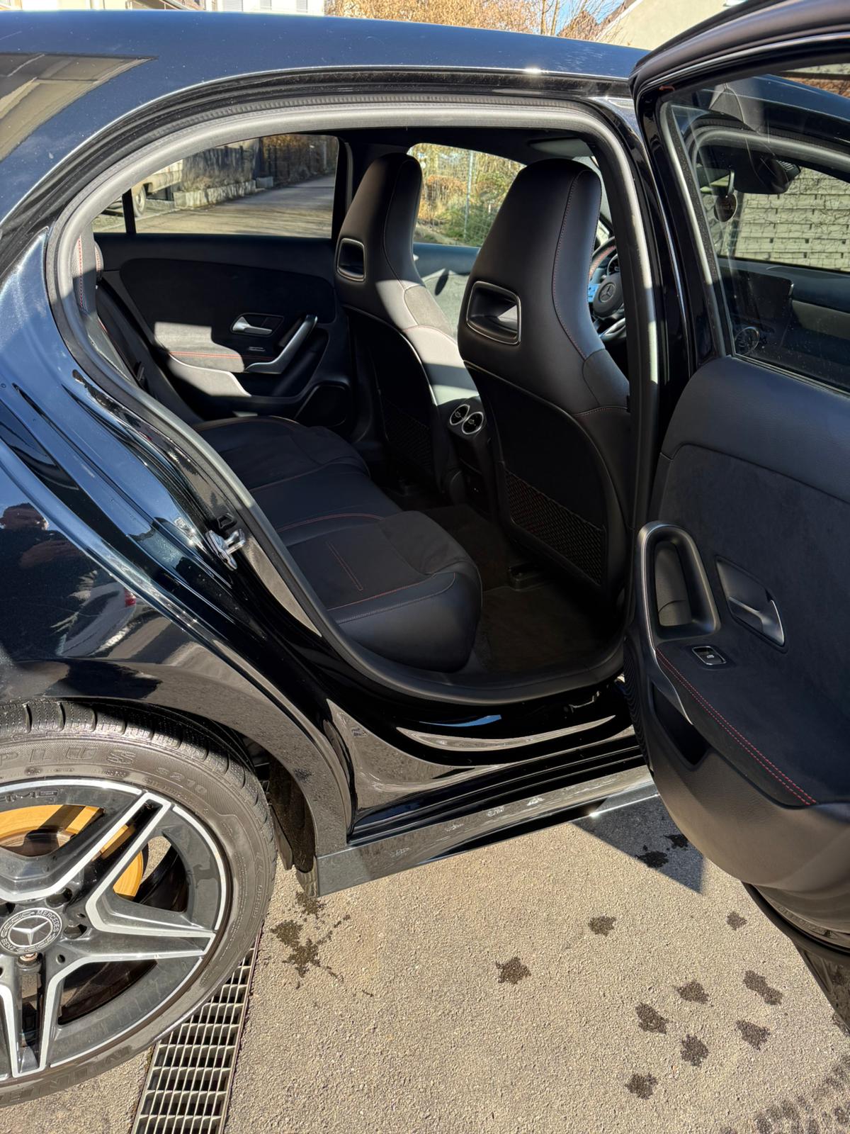 MERCEDES-BENZ A 200 d 4Matic AMG Line-image-13
