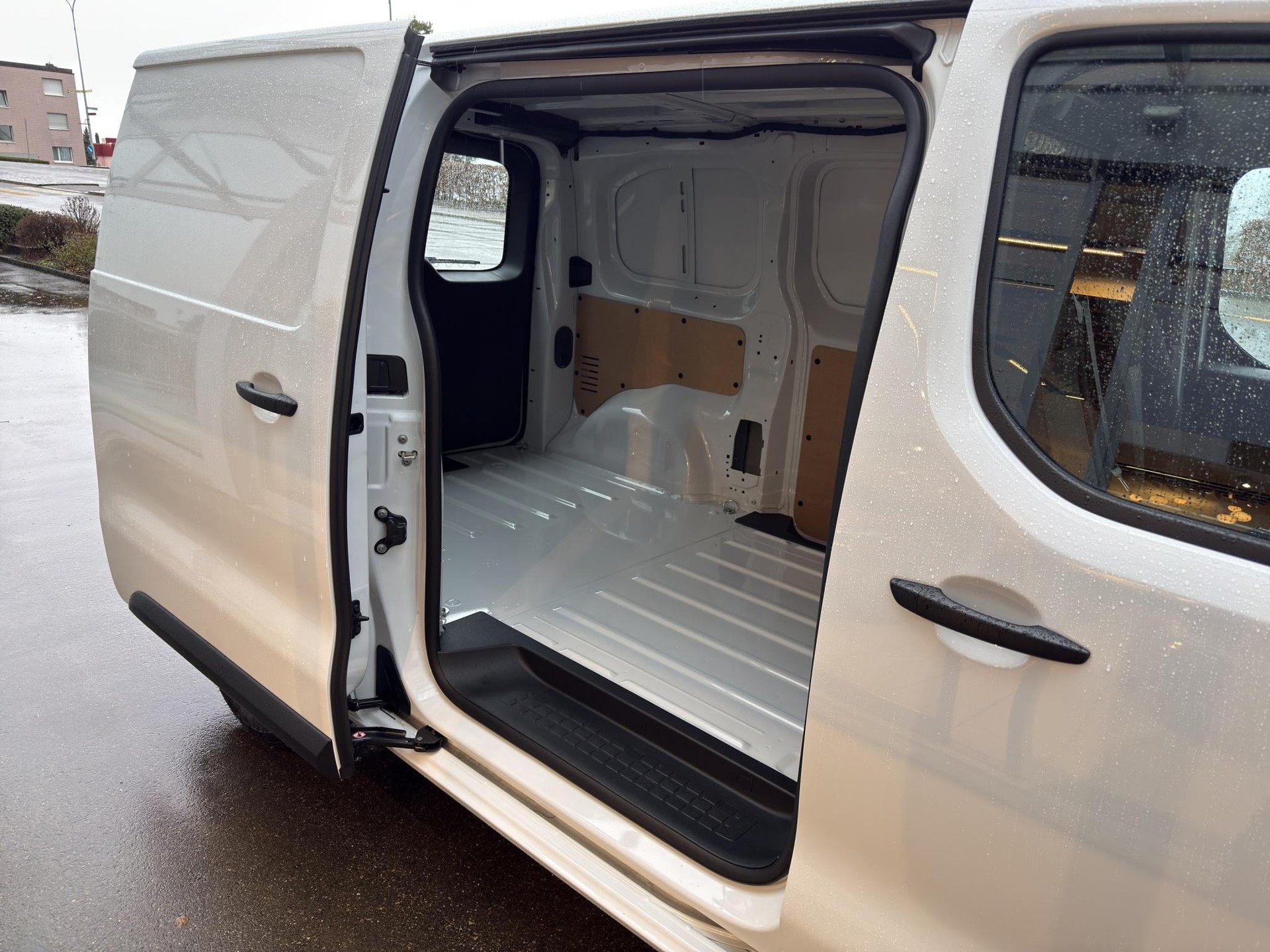 TOYOTA PROACE Van L1 75KWh Active-image-14