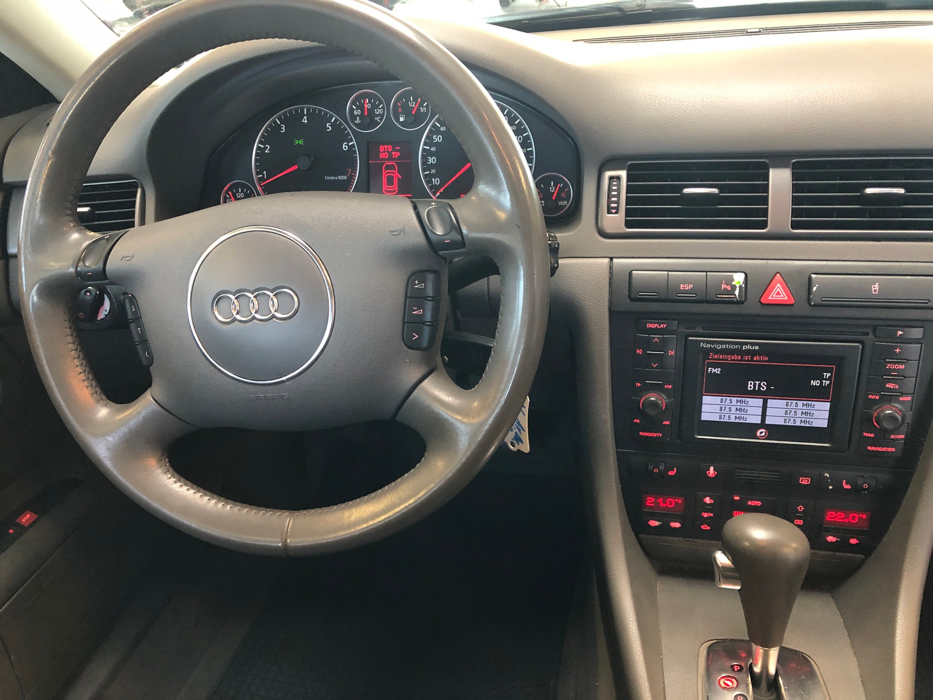 AUDI A6 Avant 3.0 quattro-image-27