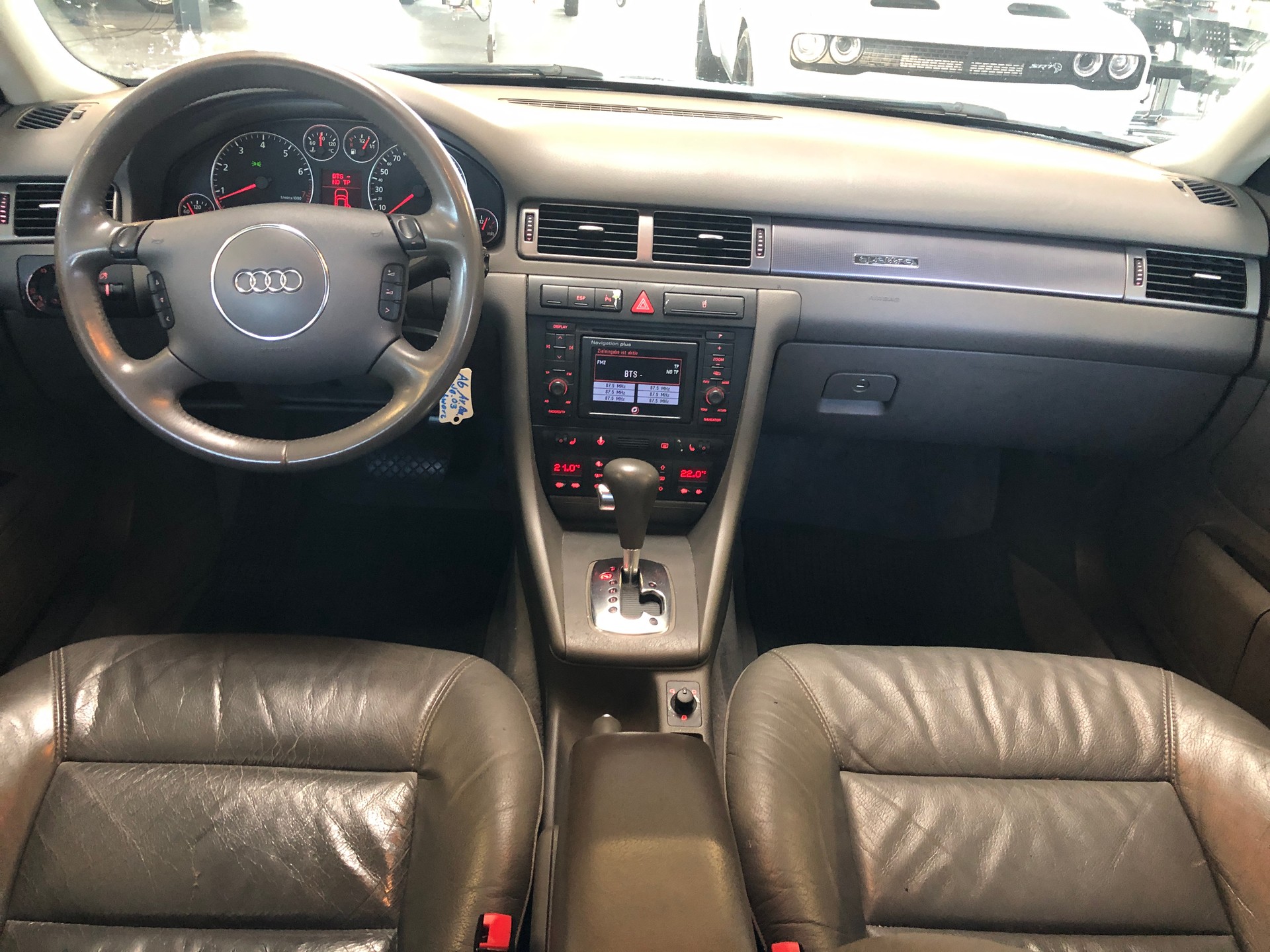 AUDI A6 Avant 3.0 quattro-image-18