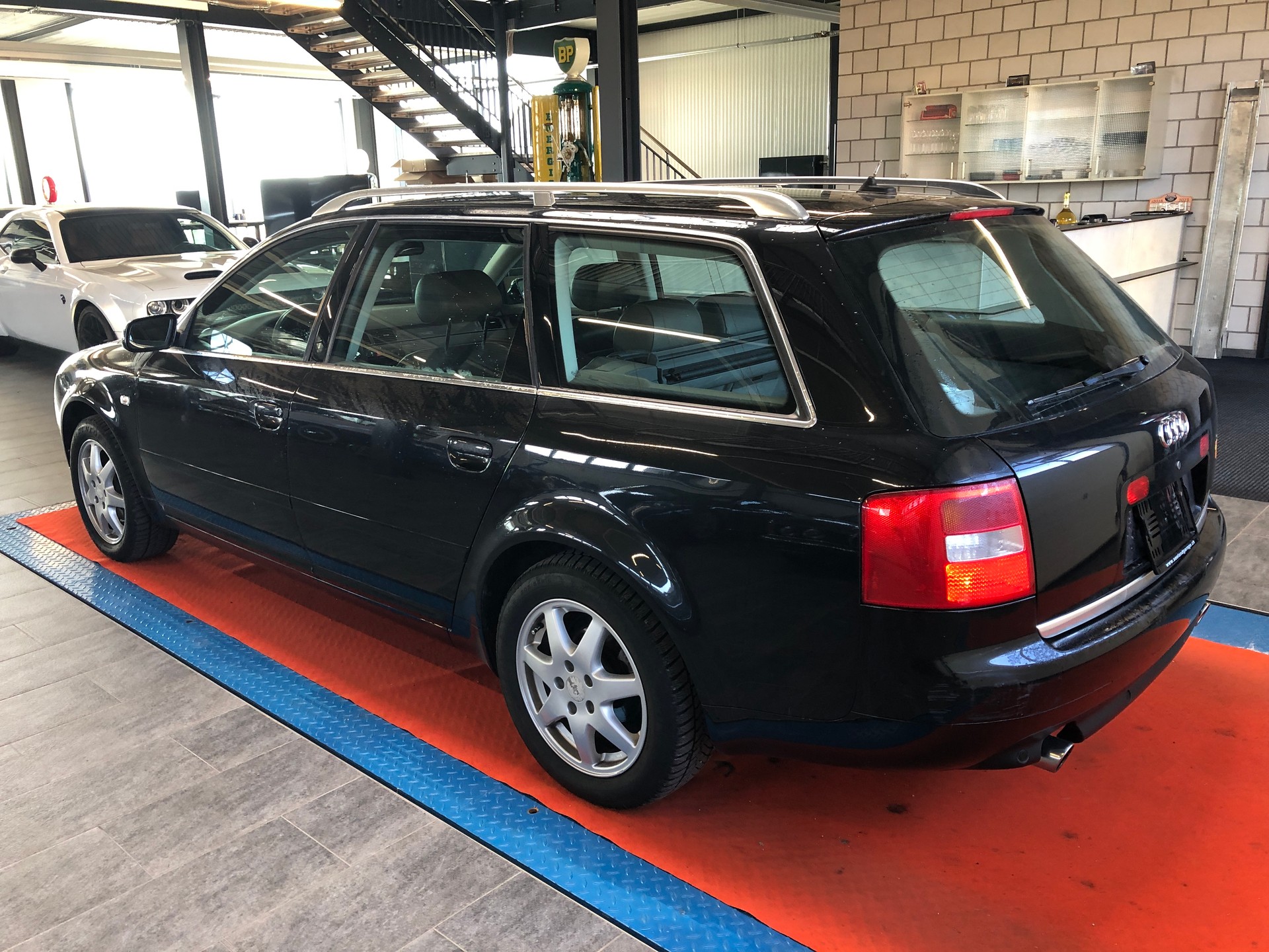AUDI A6 Avant 3.0 quattro-image-5