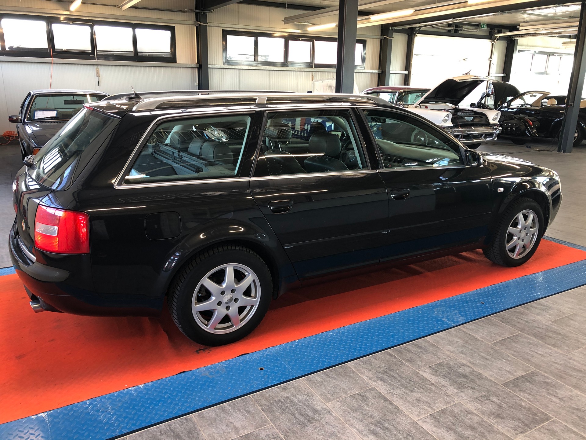 AUDI A6 Avant 3.0 quattro-image-1