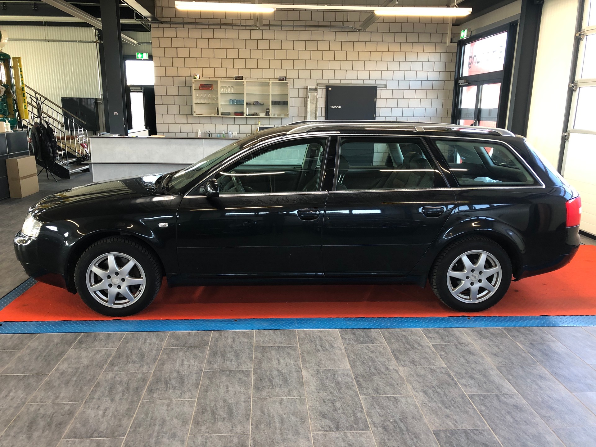 AUDI A6 Avant 3.0 quattro-image-7