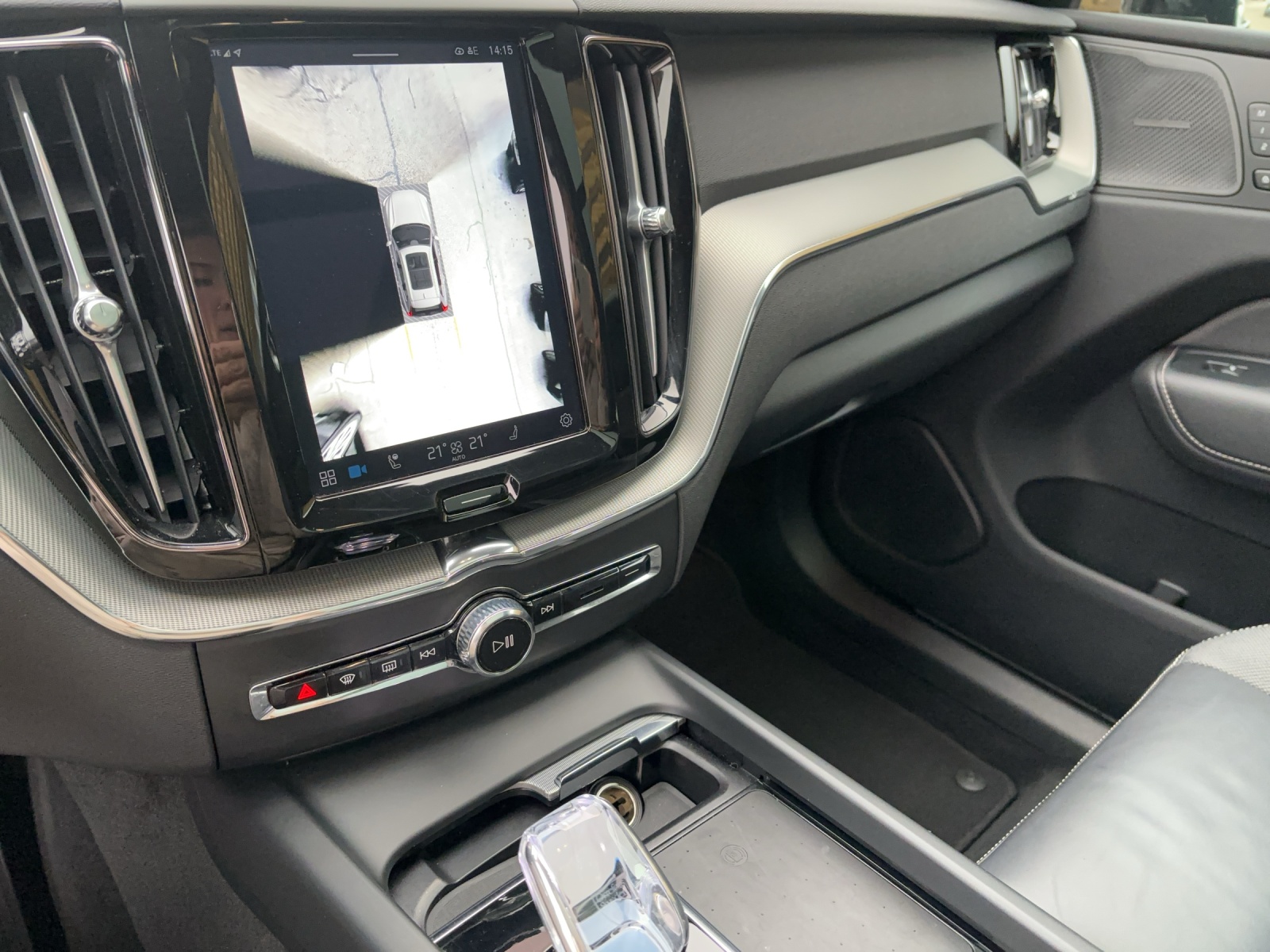 VOLVO XC60 2.0 T6 TE Plus Dark eAWD-image-9