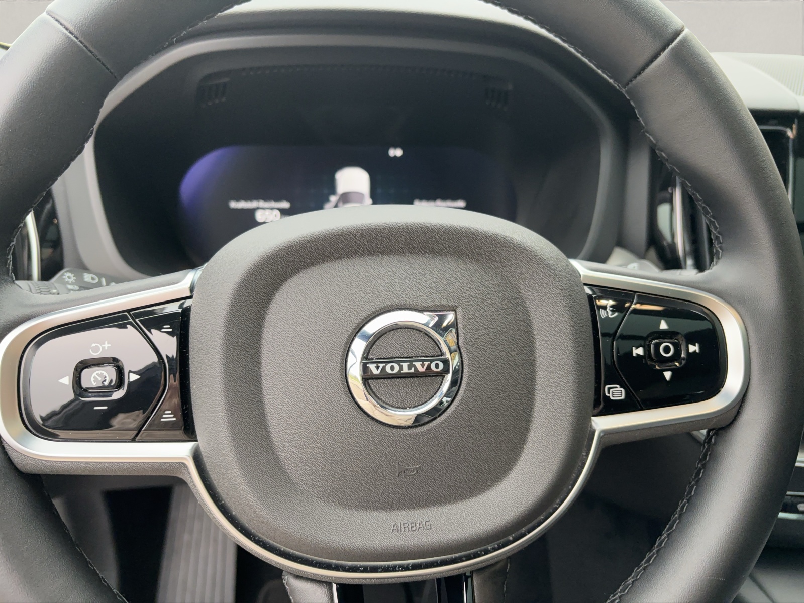 VOLVO XC60 2.0 T6 TE Plus Dark eAWD-image-7
