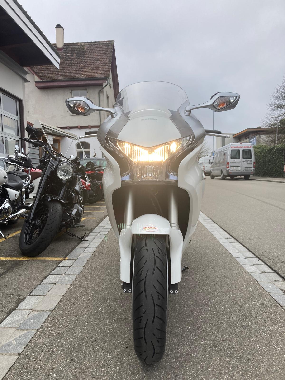 HONDA VFR 1200 FA-image-9
