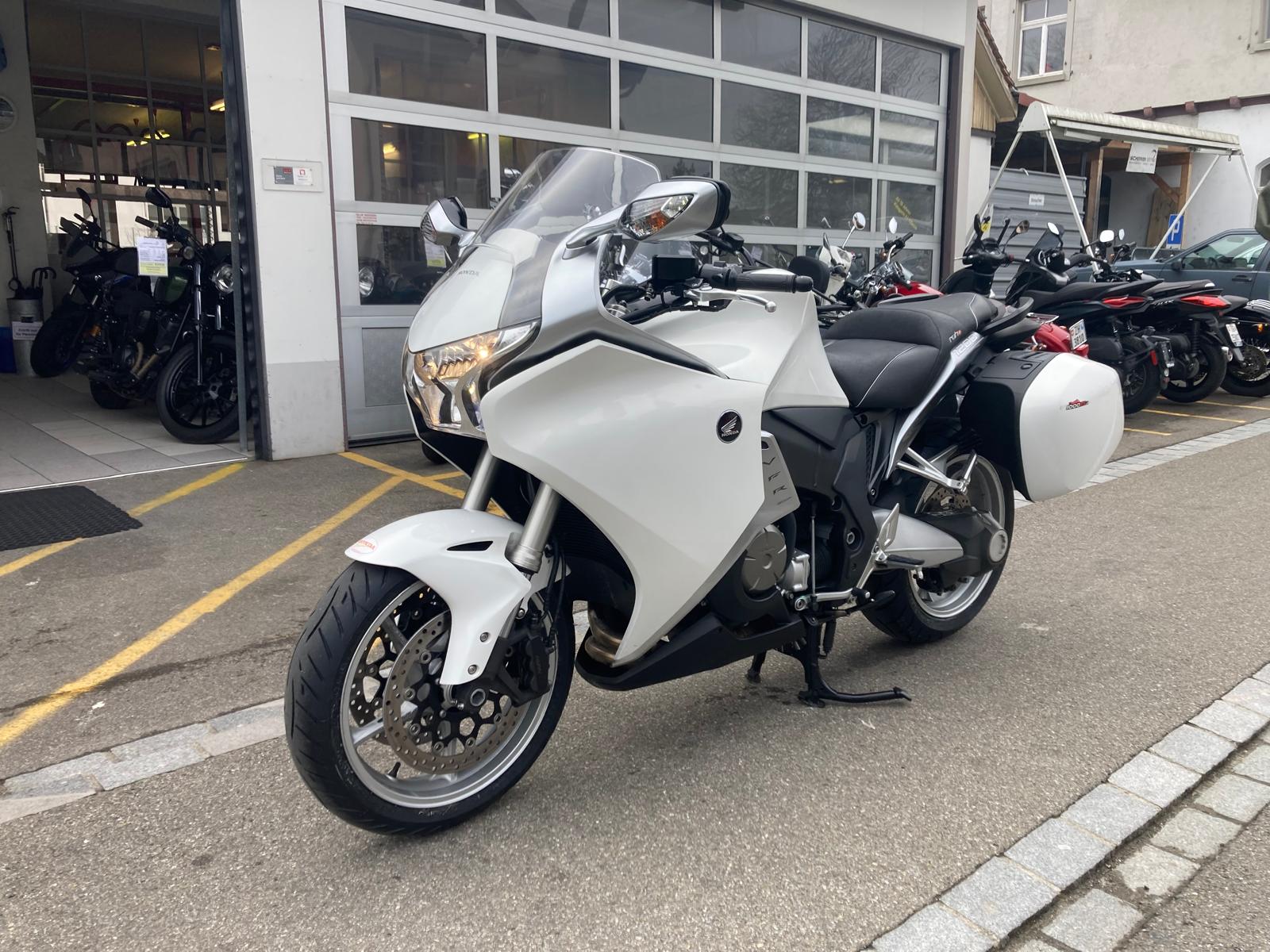HONDA VFR 1200 FA-image-10