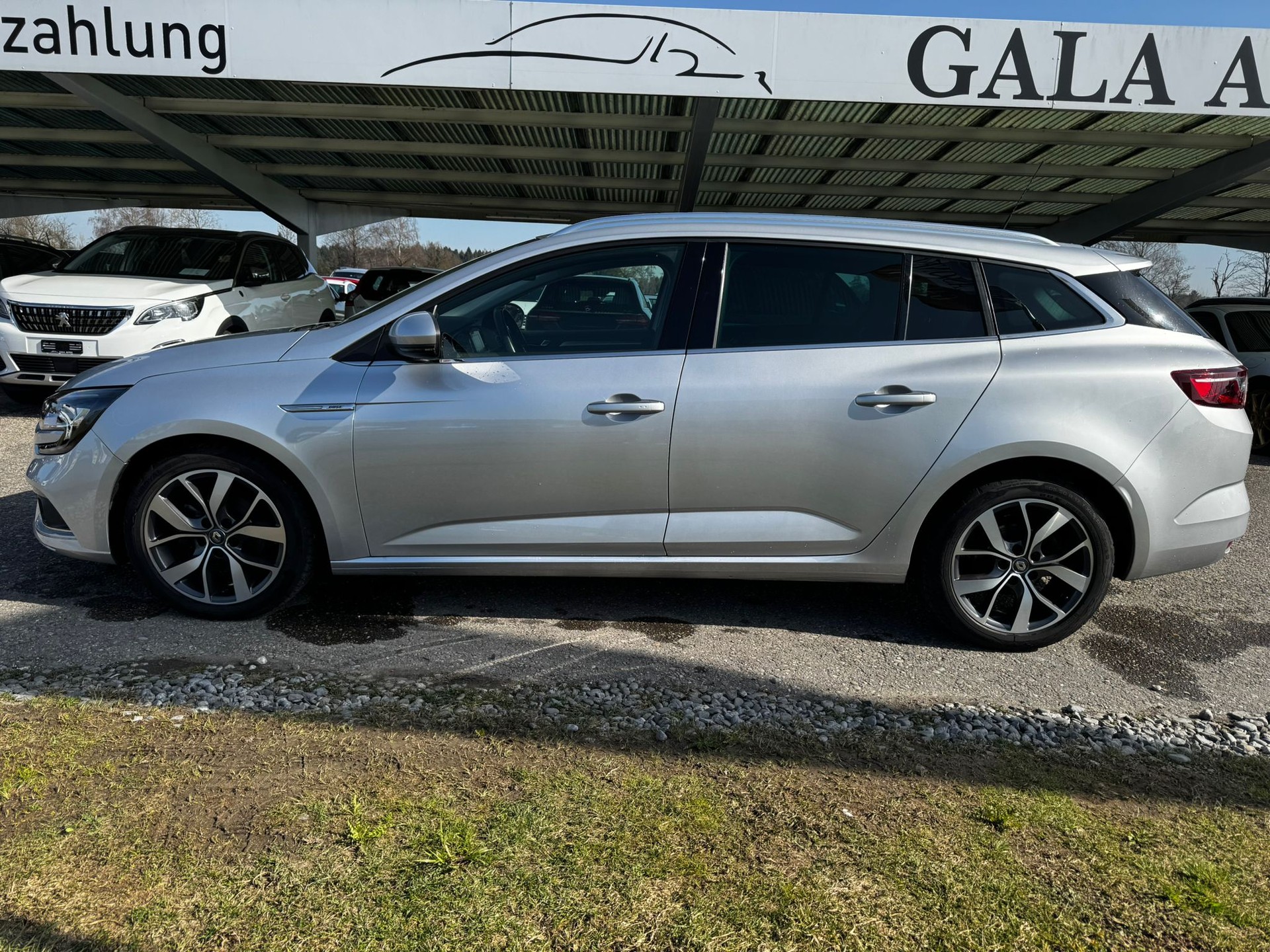 RENAULT Mégane Grandtour 1.2 16V Turbo Zen EDC-image-7