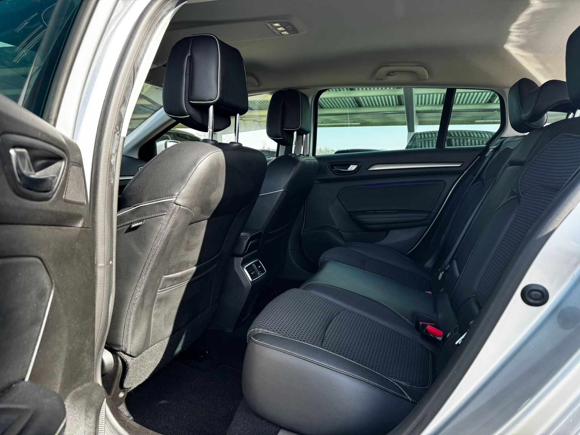 RENAULT Mégane Grandtour 1.2 16V Turbo Zen EDC-image-13