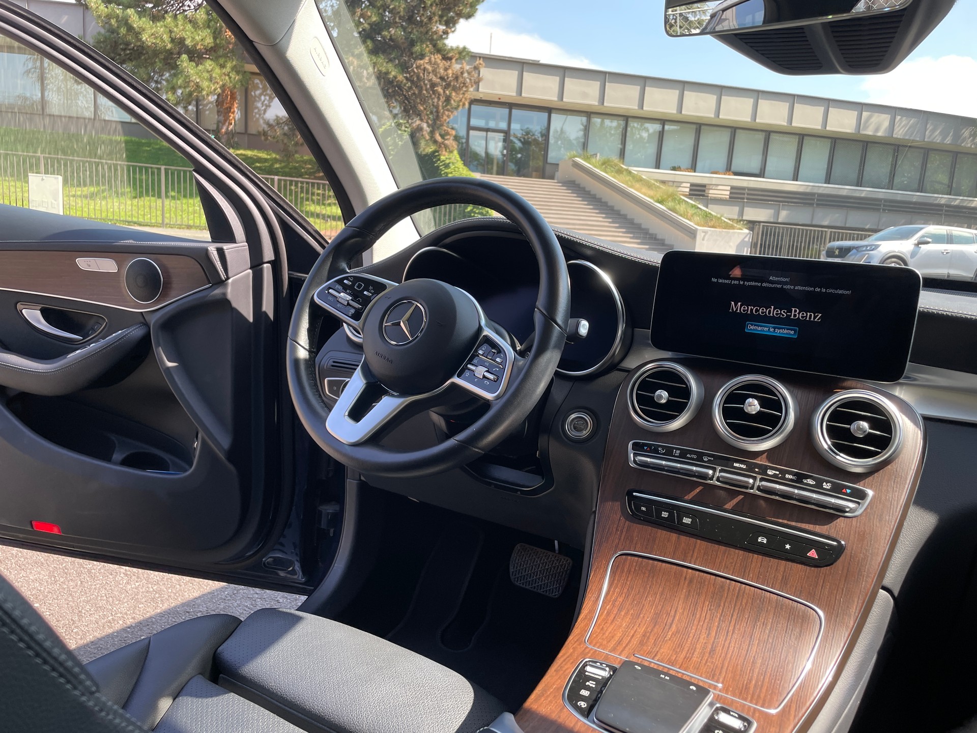 MERCEDES-BENZ GLC 200 4Matic 9G-Tronic-image-13