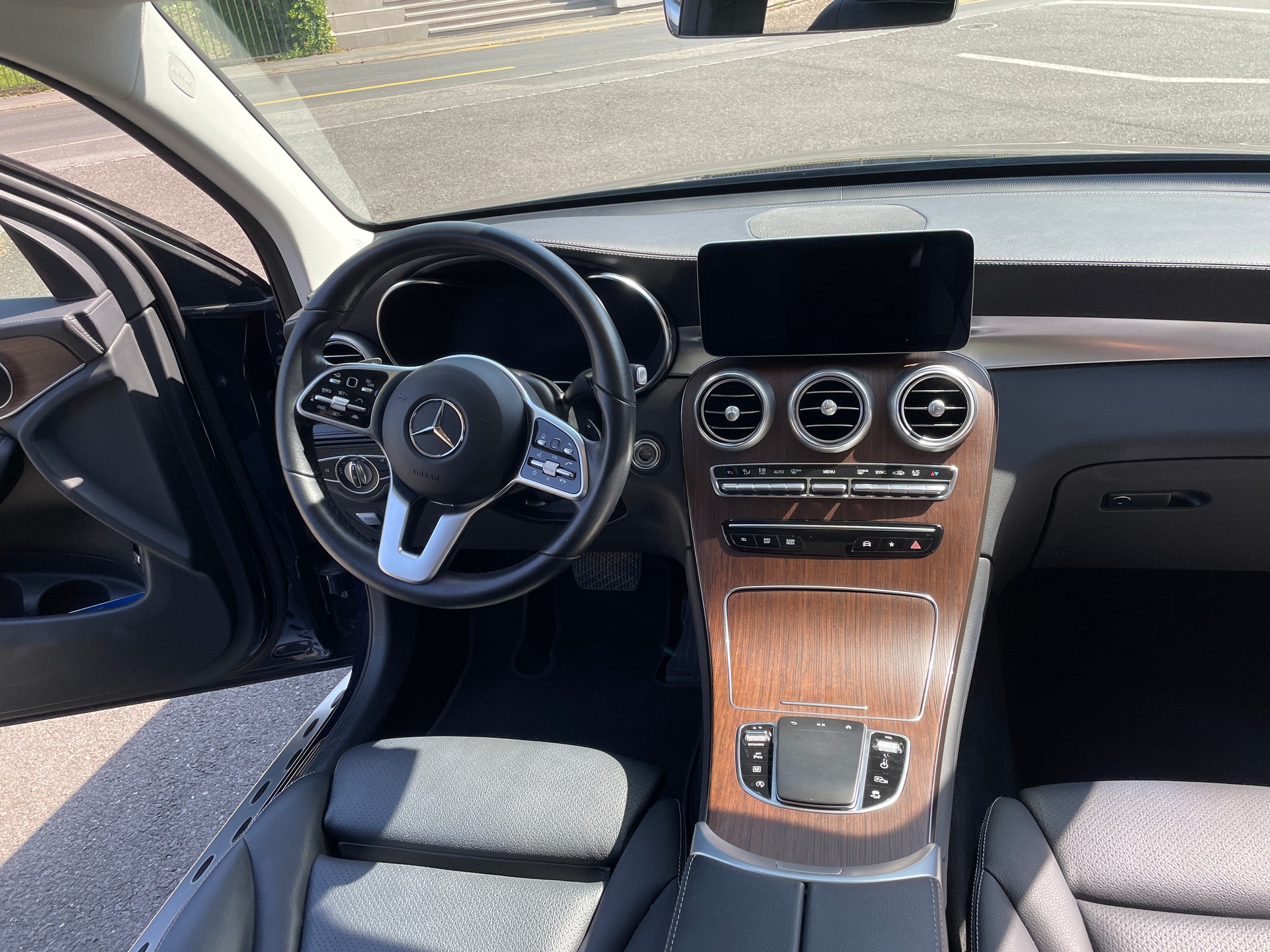 MERCEDES-BENZ GLC 200 4Matic 9G-Tronic-image-26