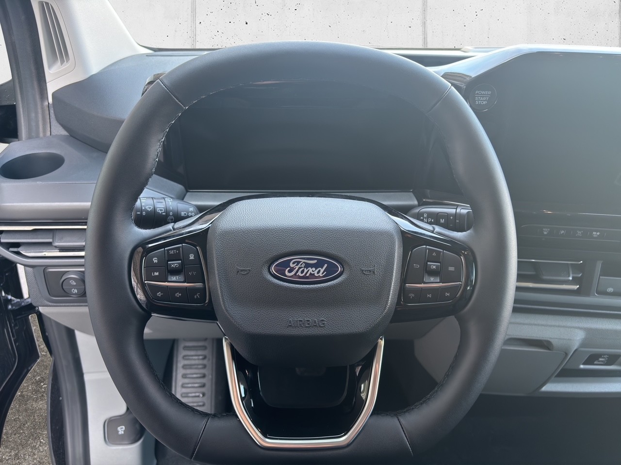 FORD Tourneo C Bus 320 L2 2.0 EcoBlue 170 Titanium-image-11
