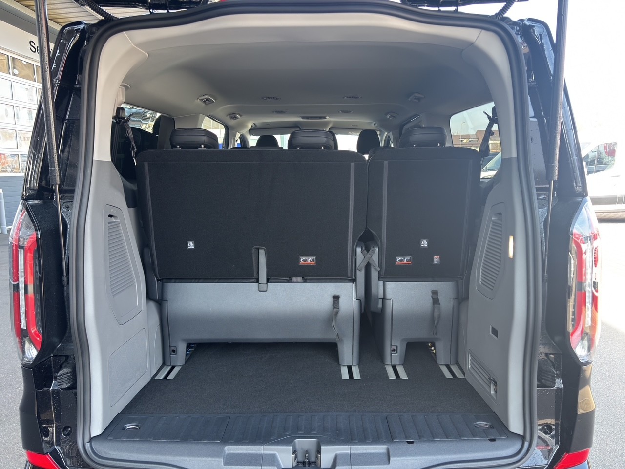 FORD Tourneo C Bus 320 L2 2.0 EcoBlue 170 Titanium-image-13