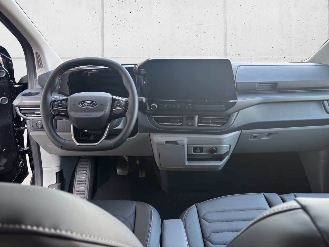 FORD Tourneo C Bus 320 L2 2.0 EcoBlue 170 Titanium-image-9