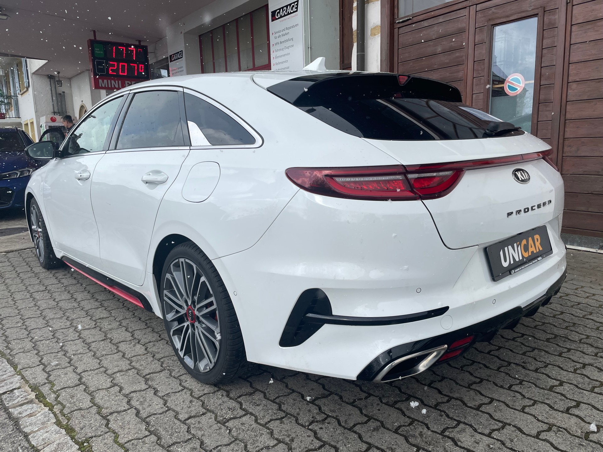 KIA ProCeed 1.6 T-GDi GT DCT-image-3
