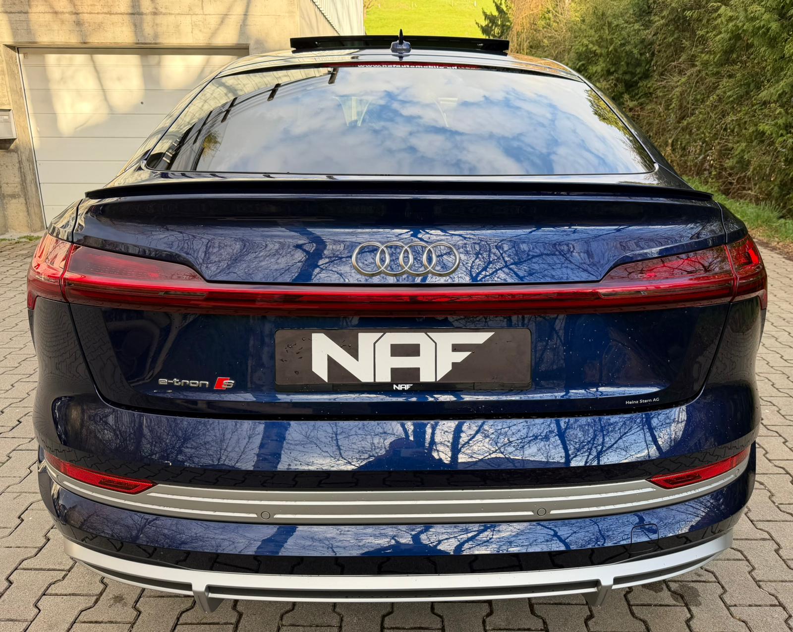 AUDI e-tron S Sportback quattro-image-3