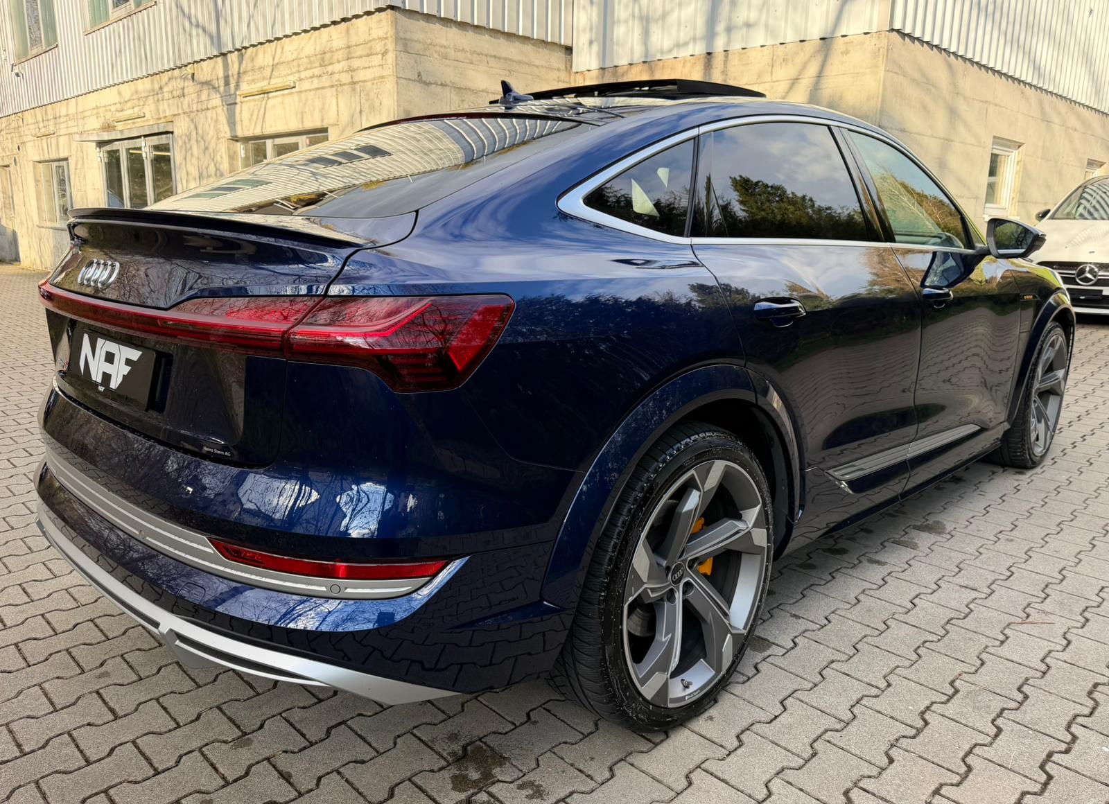 AUDI e-tron S Sportback quattro-image-4