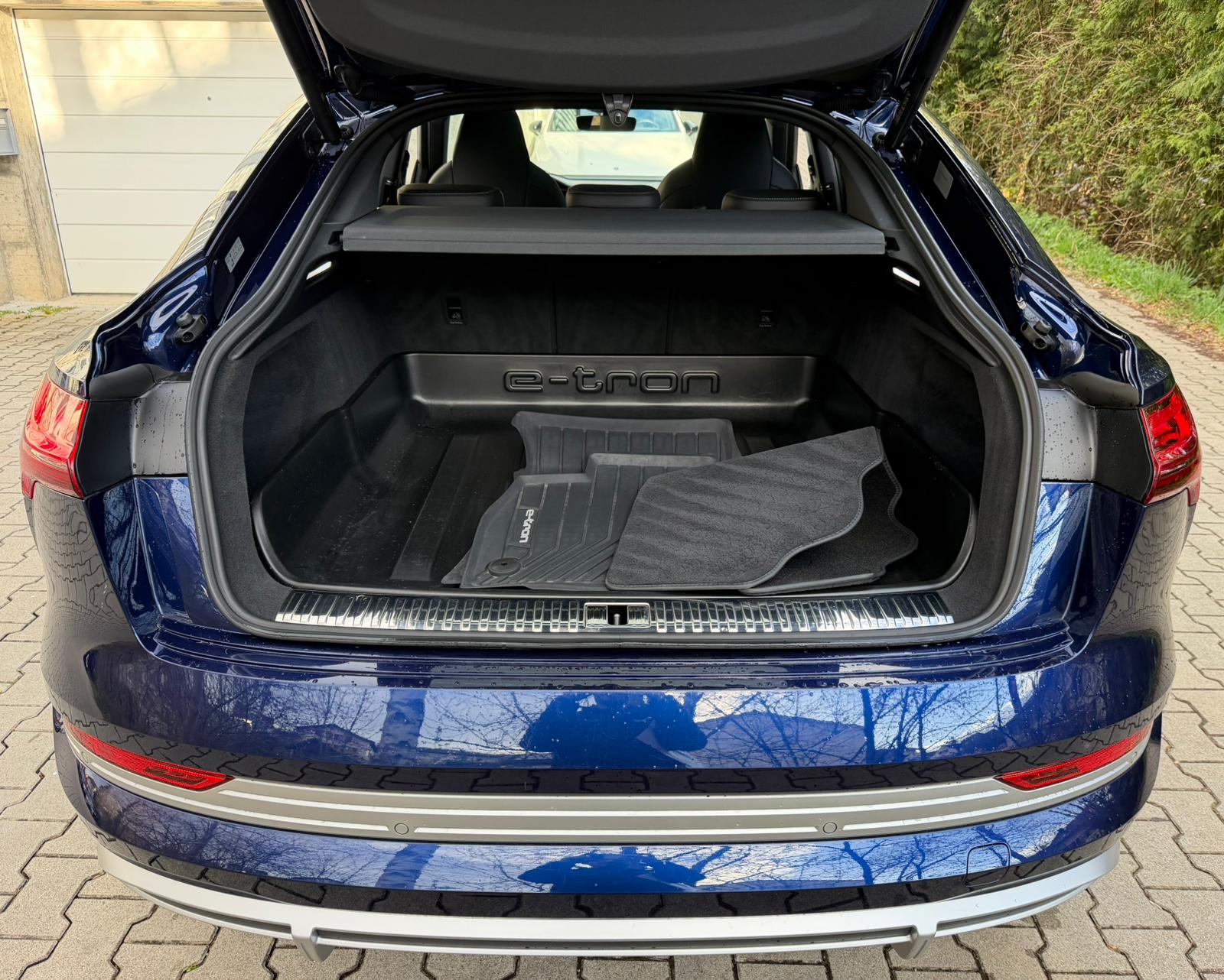 AUDI e-tron S Sportback quattro-image-14