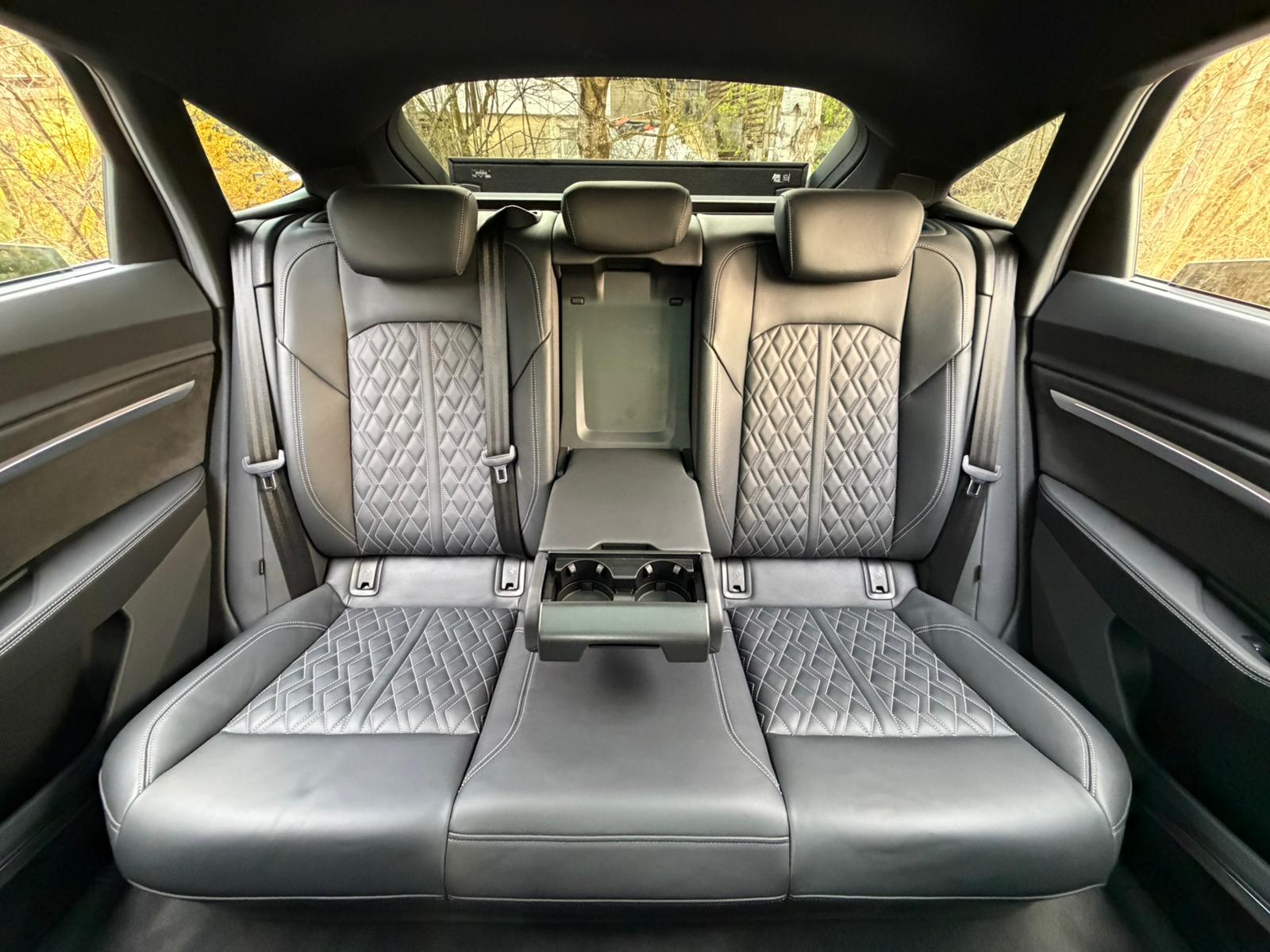 AUDI e-tron S Sportback quattro-image-19