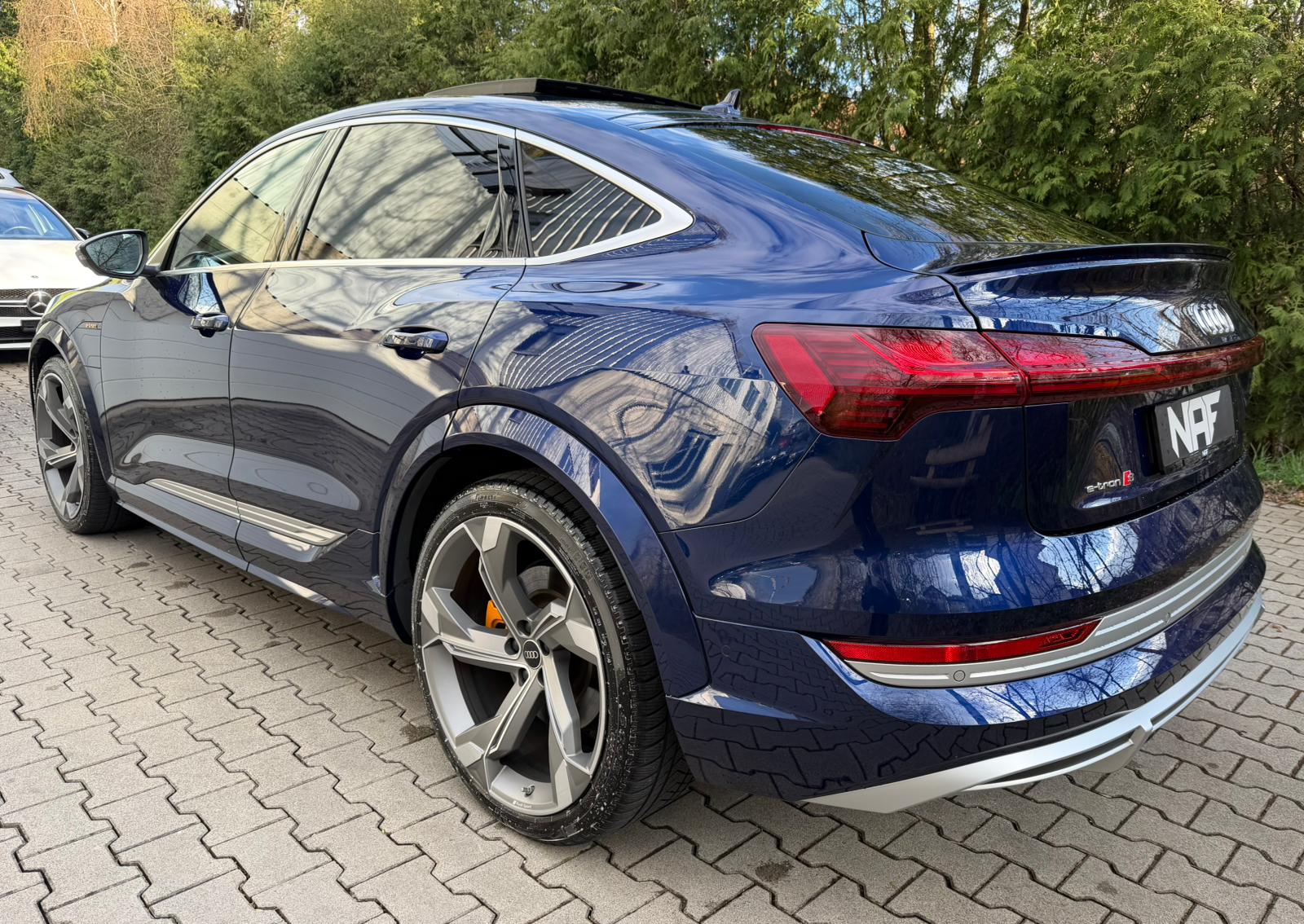 AUDI e-tron S Sportback quattro-image-2