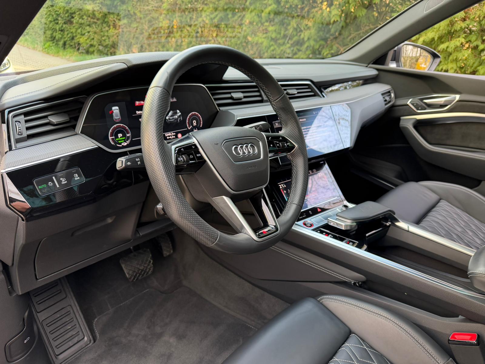 AUDI e-tron S Sportback quattro-image-12