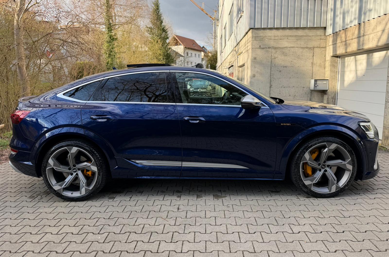 AUDI e-tron S Sportback quattro-image-5