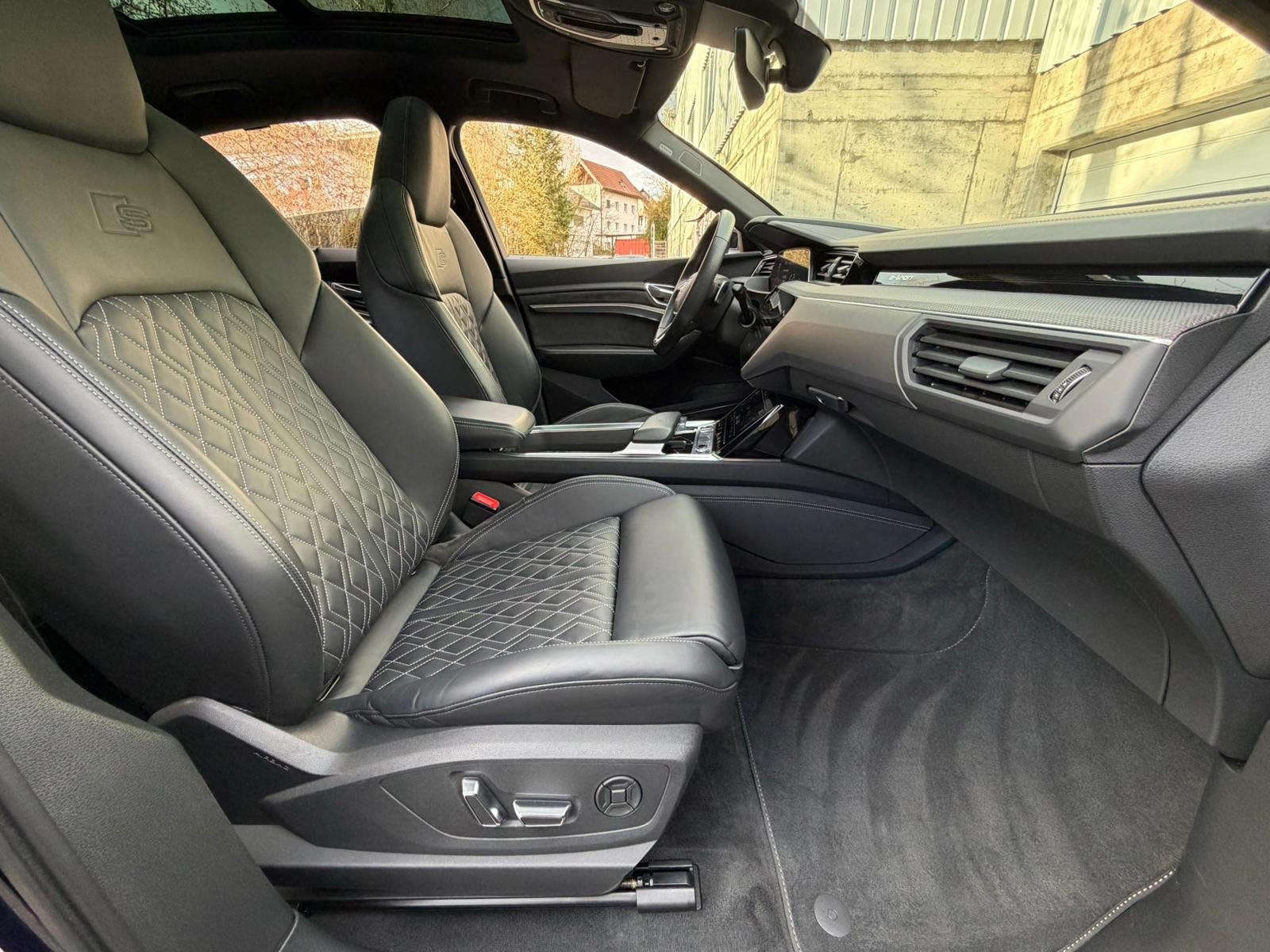 AUDI e-tron S Sportback quattro-image-17