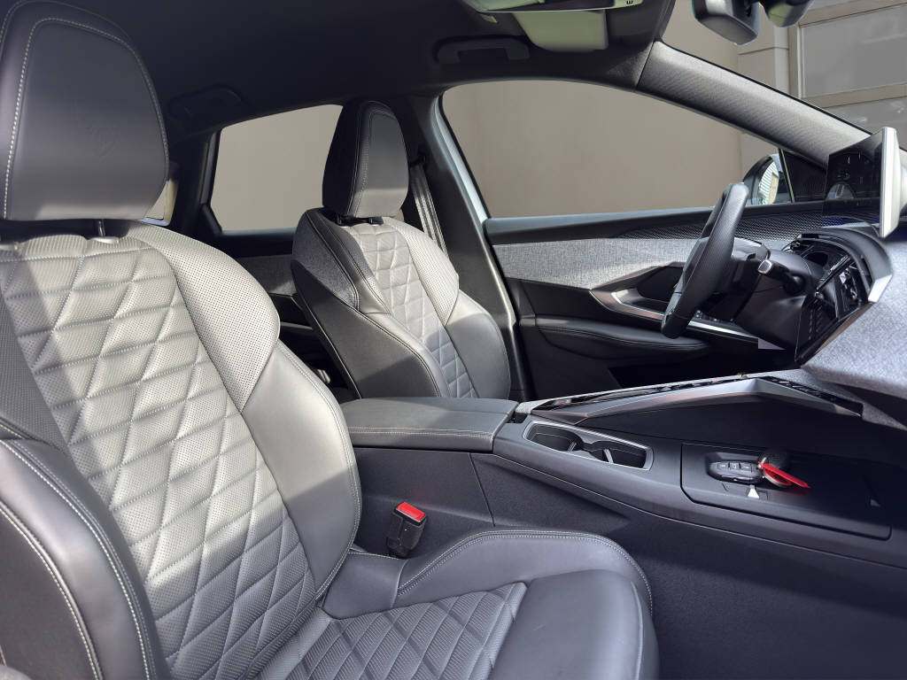 PEUGEOT 3008 Electrique 210ch GT-image-5