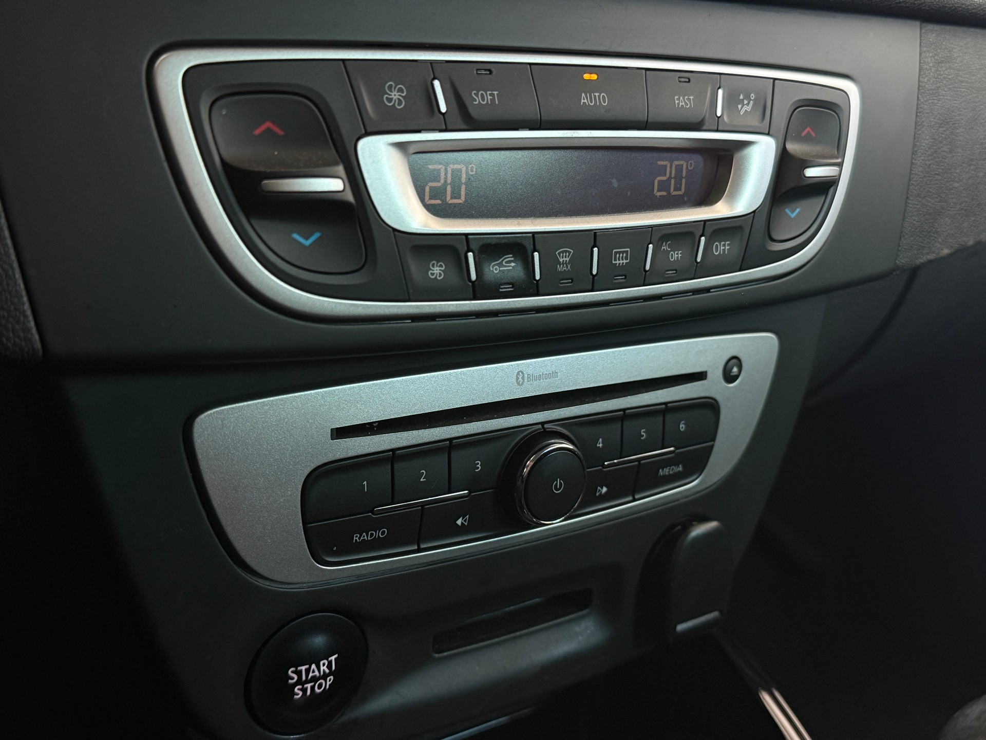 RENAULT Mégane Grandtour 1.2 16V Turbo Bose-image-20