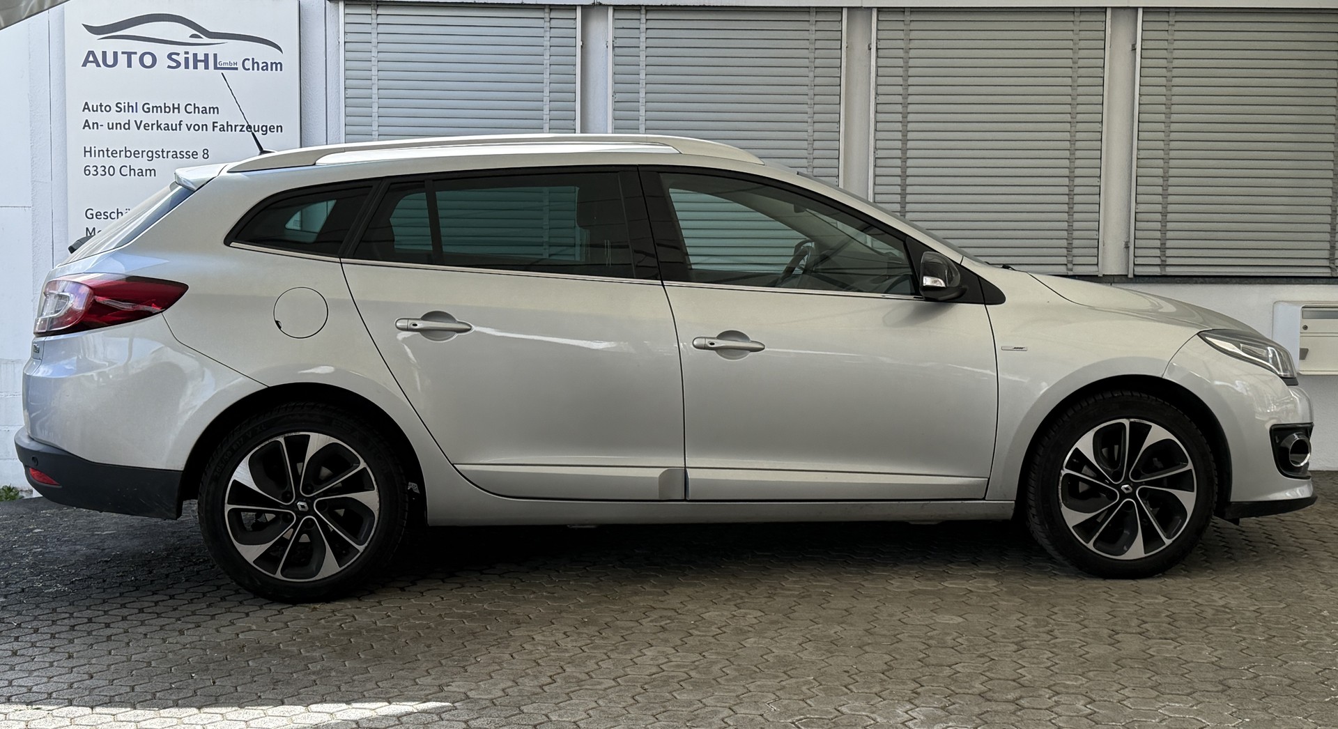 RENAULT Mégane Grandtour 1.2 16V Turbo Bose-showroom-element-3