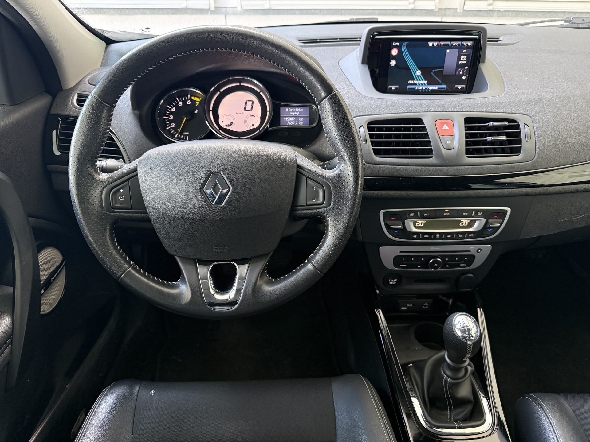 RENAULT Mégane Grandtour 1.2 16V Turbo Bose-image-14