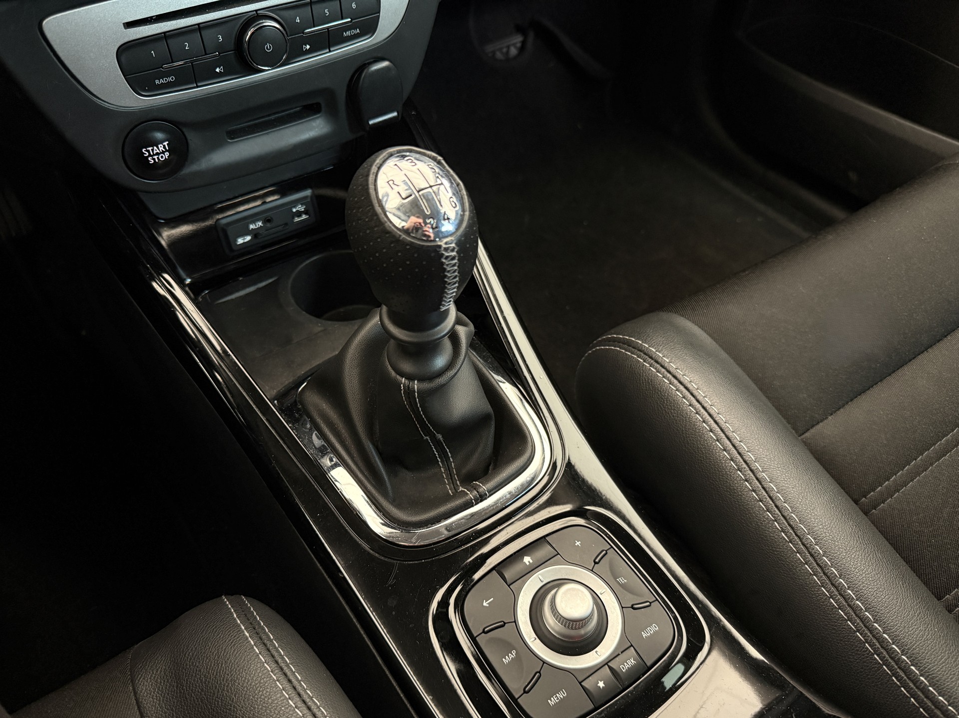 RENAULT Mégane Grandtour 1.2 16V Turbo Bose-image-19