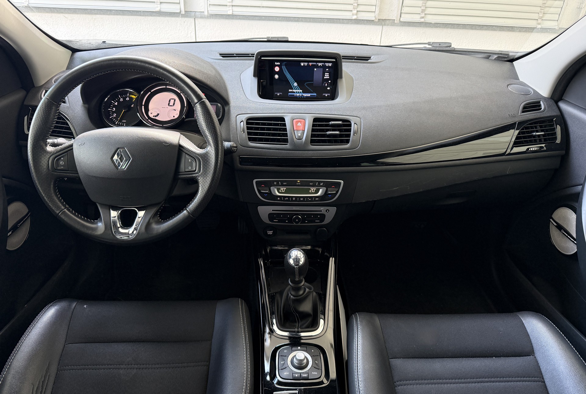 RENAULT Mégane Grandtour 1.2 16V Turbo Bose-image-17